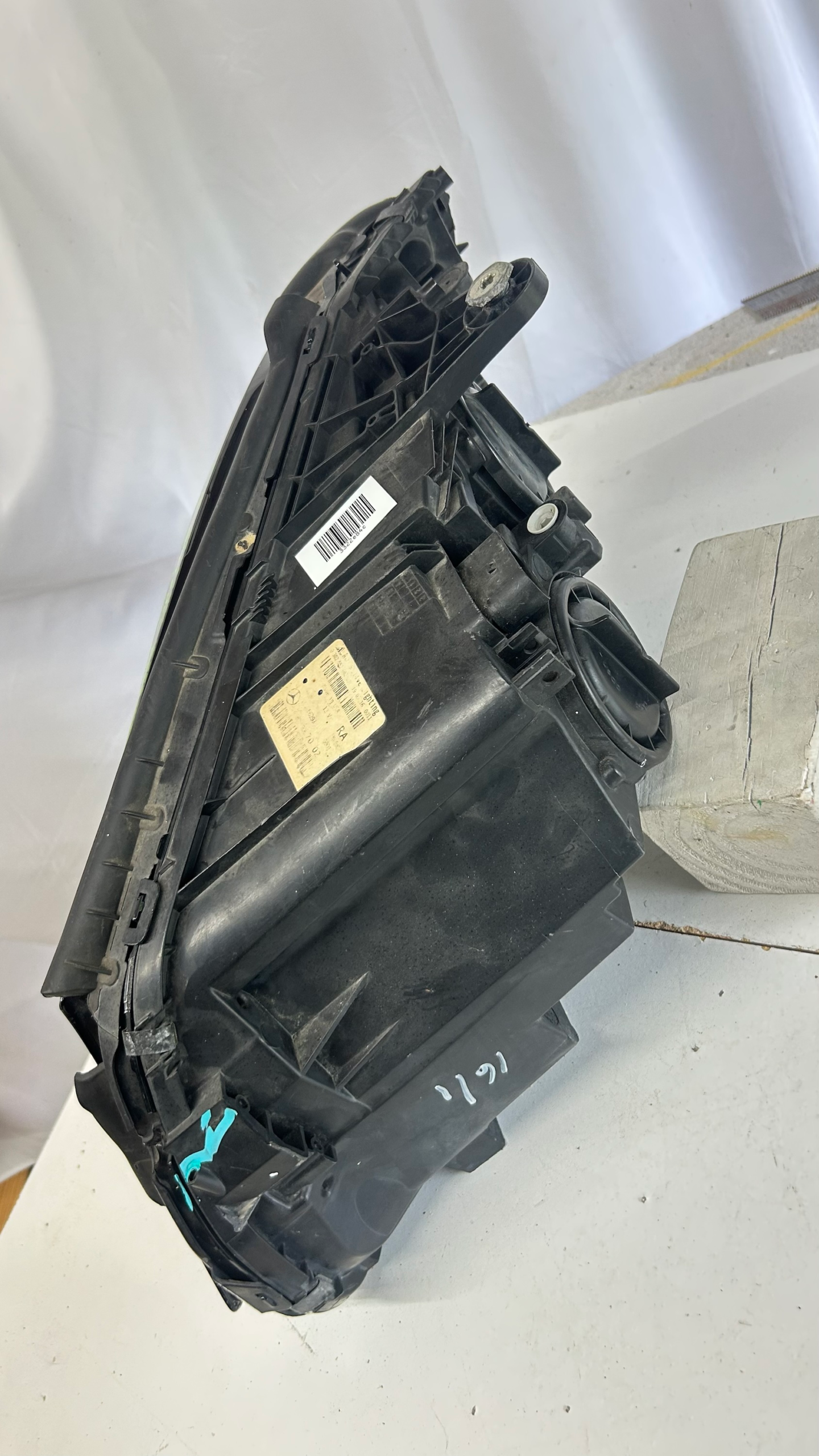 2015-2018 Mercedes Benz C class C300 passenger side halogen headlight