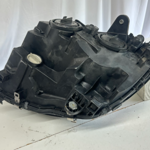 2015-2018 Mercedes Benz C class C300 passenger side halogen headlight - Image 6