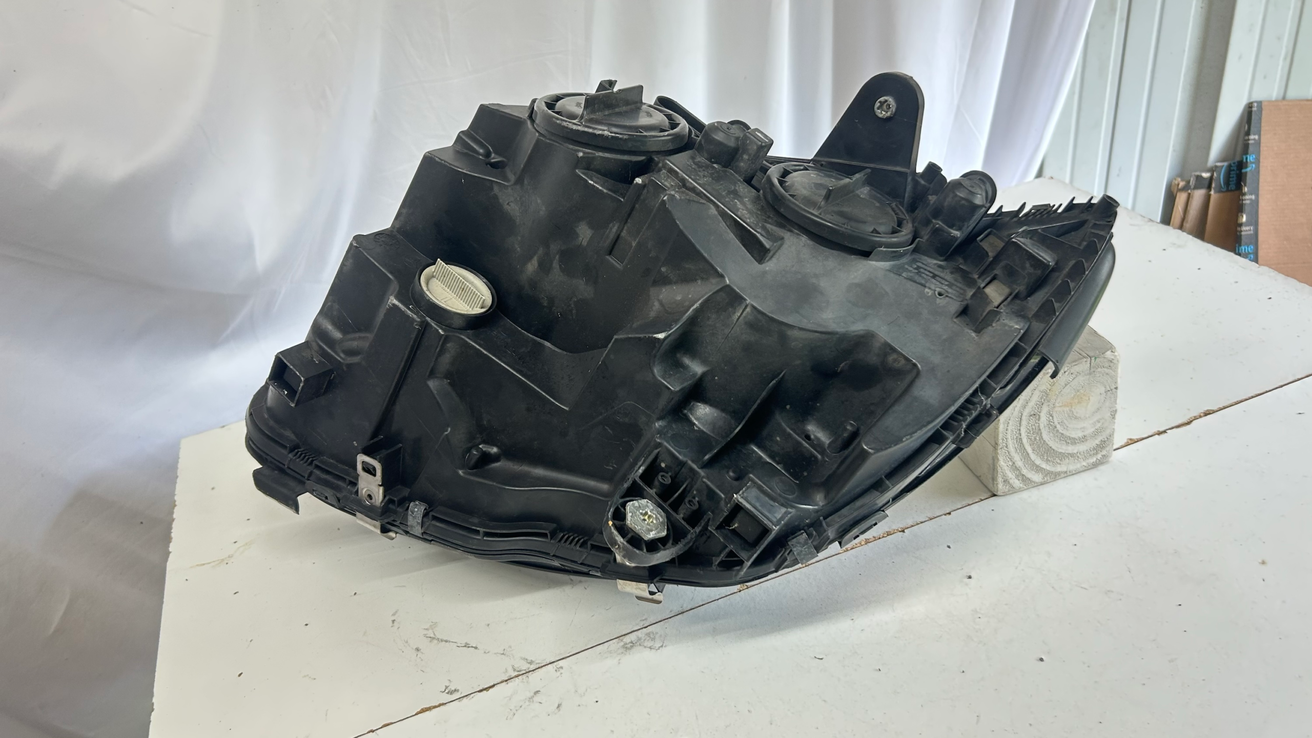 2015-2018 Mercedes Benz C class C300 passenger side halogen headlight