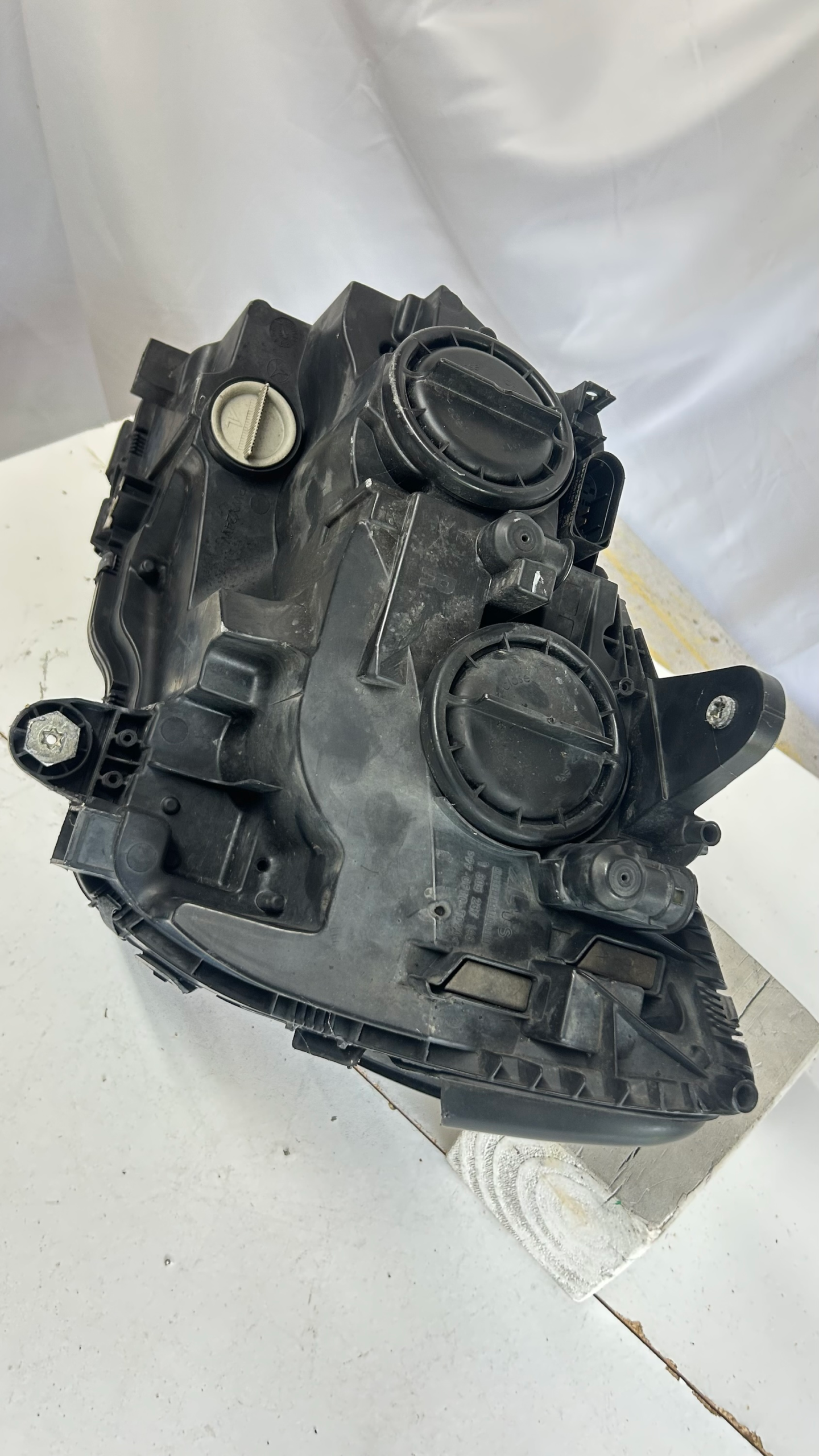 2015-2018 Mercedes Benz C class C300 passenger side halogen headlight