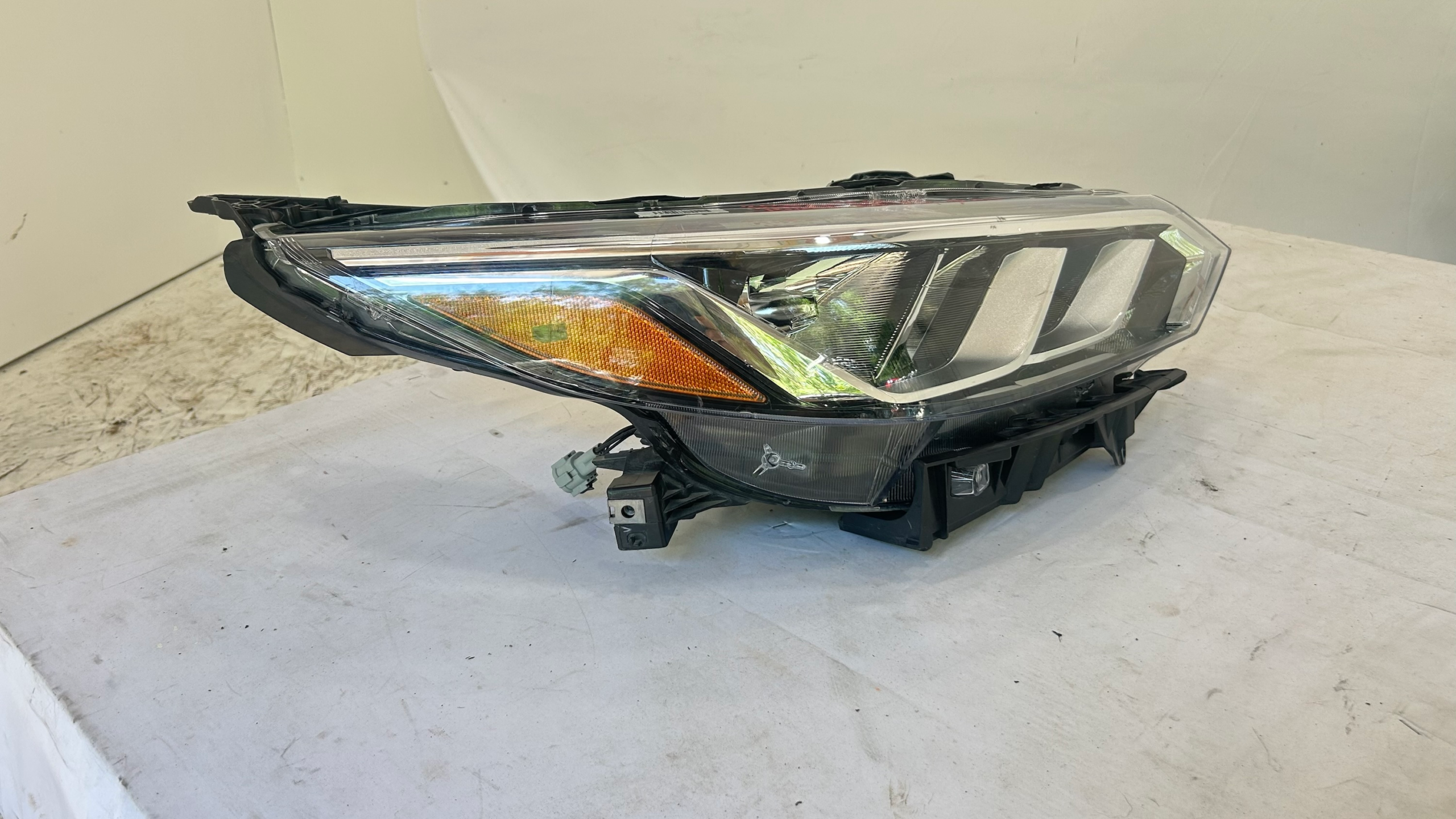 2020-2023 Nissan Sentra passenger halogen headlight