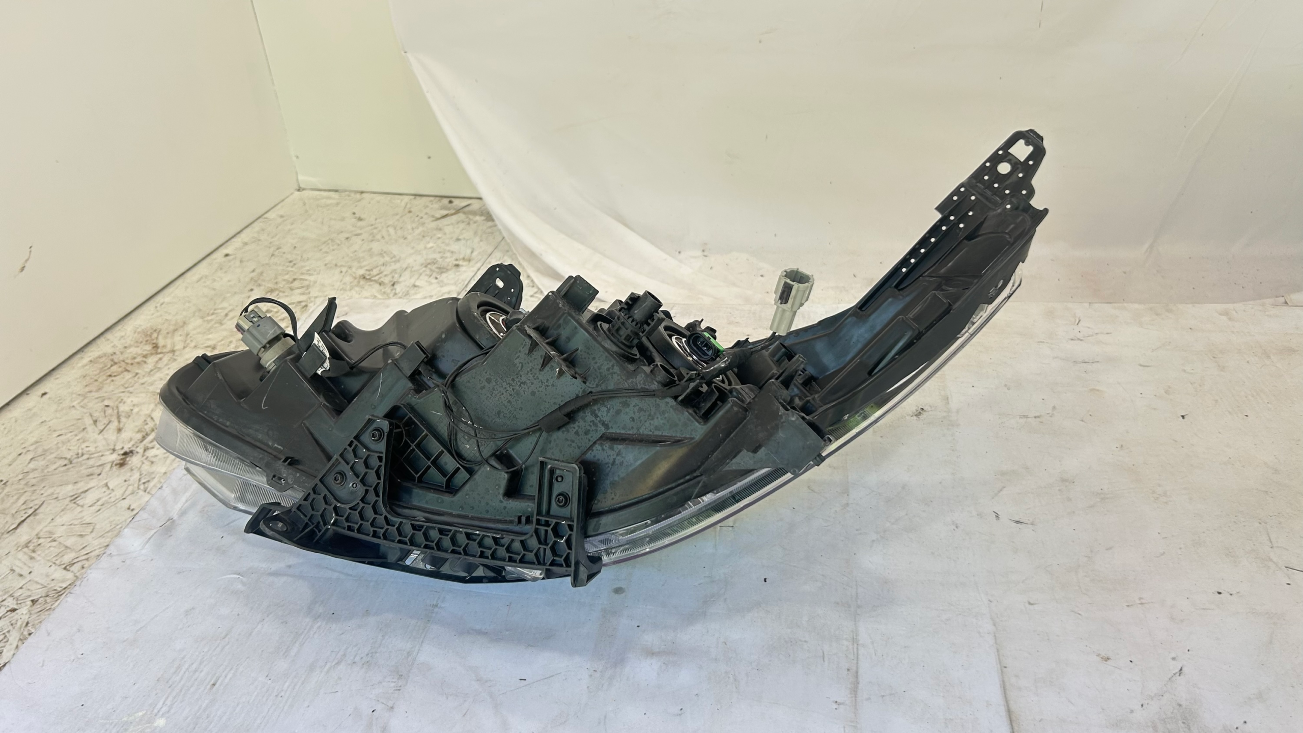 2020-2023 Nissan Sentra passenger halogen headlight