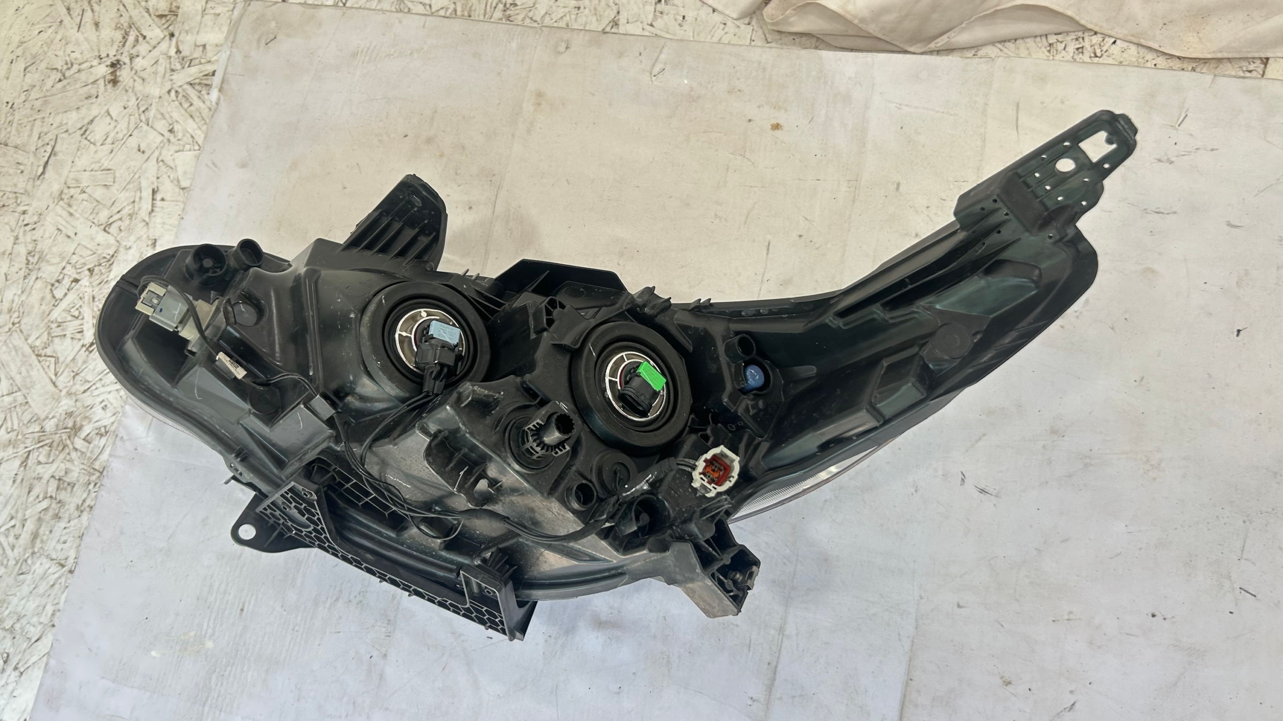2020-2023 Nissan Sentra passenger halogen headlight