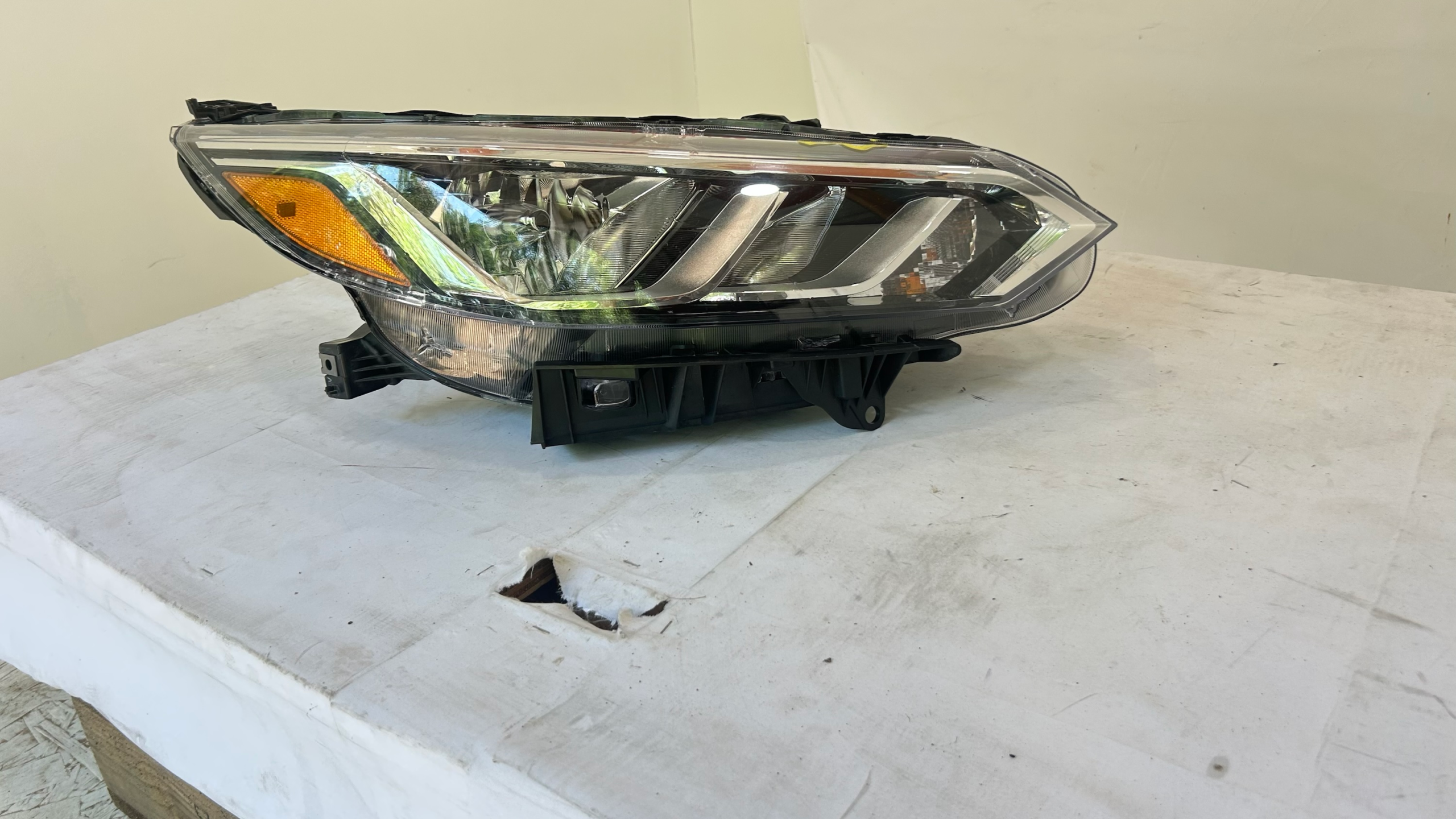 2020-2023 Nissan Sentra passenger halogen headlight