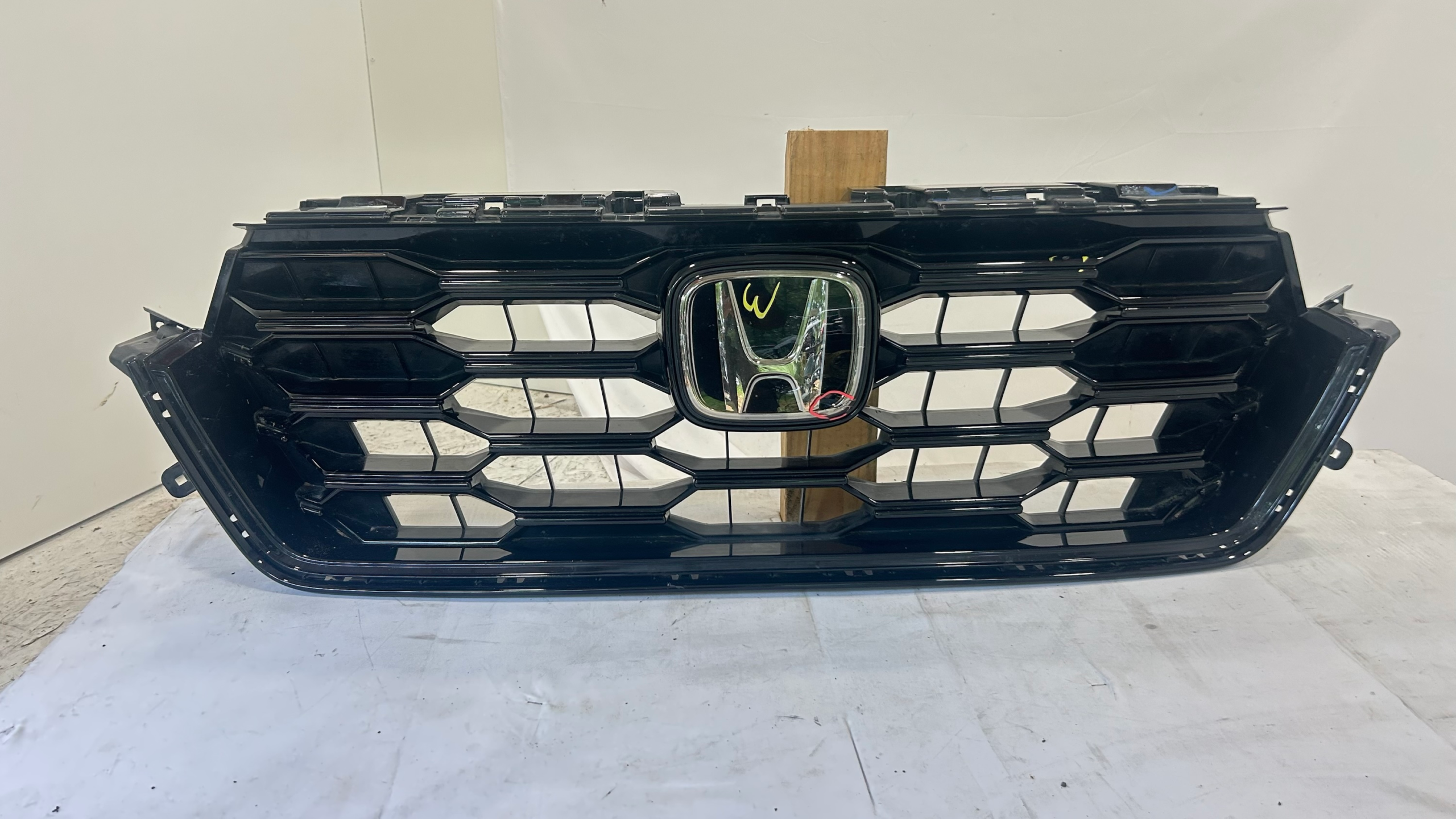 2023-2025 Honda CR-V Grille w/ radar emblem