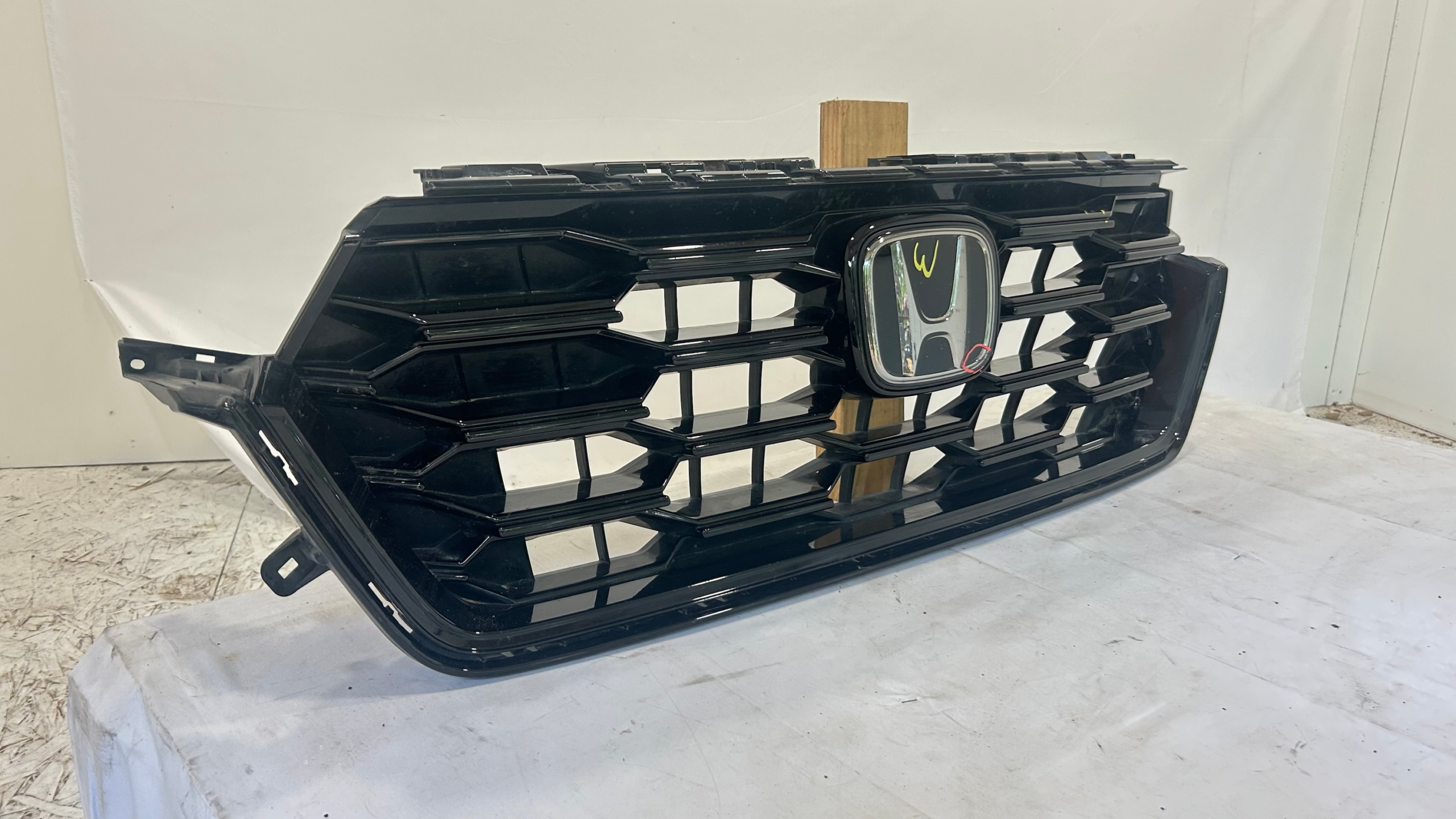 2023-2025 Honda CR-V Grille w/ radar emblem