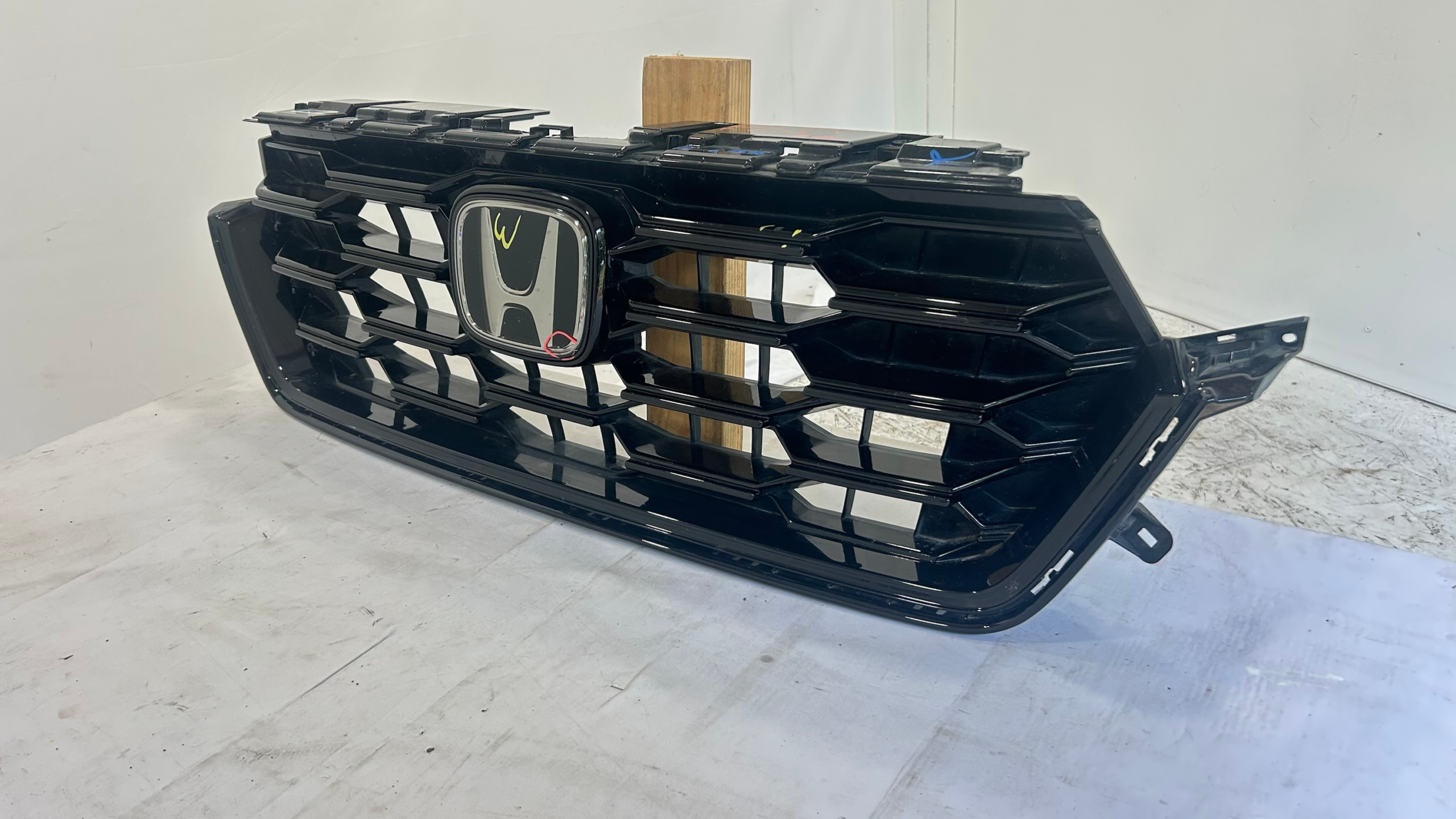 2023-2025 Honda CR-V Grille w/ radar emblem