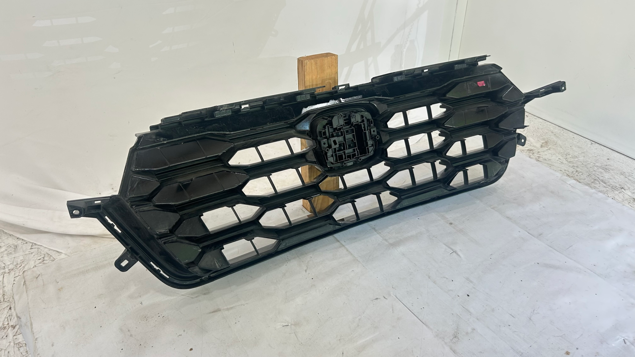 2023-2025 Honda CR-V Grille w/ radar emblem