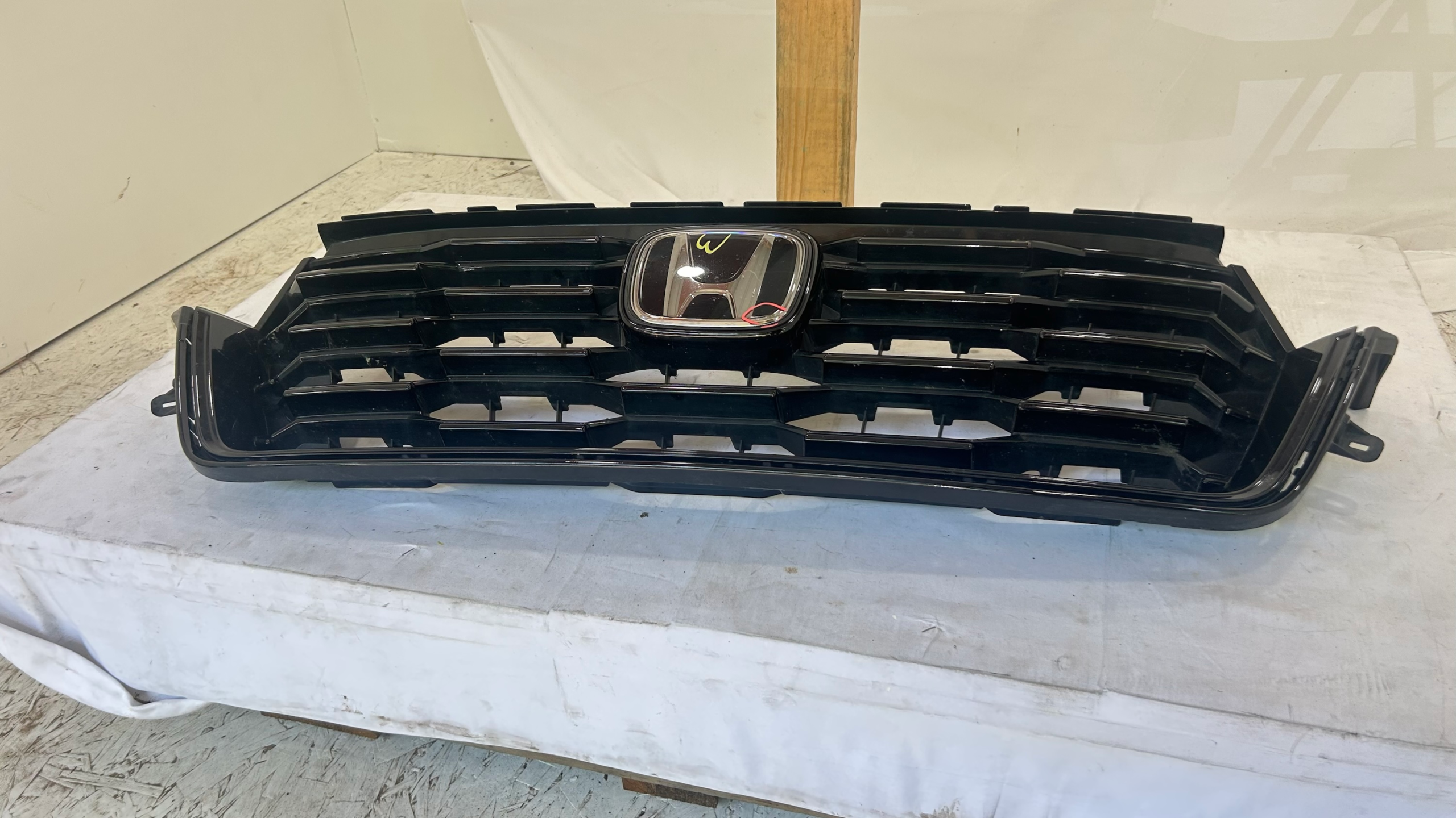 2023-2025 Honda CR-V Grille w/ radar emblem