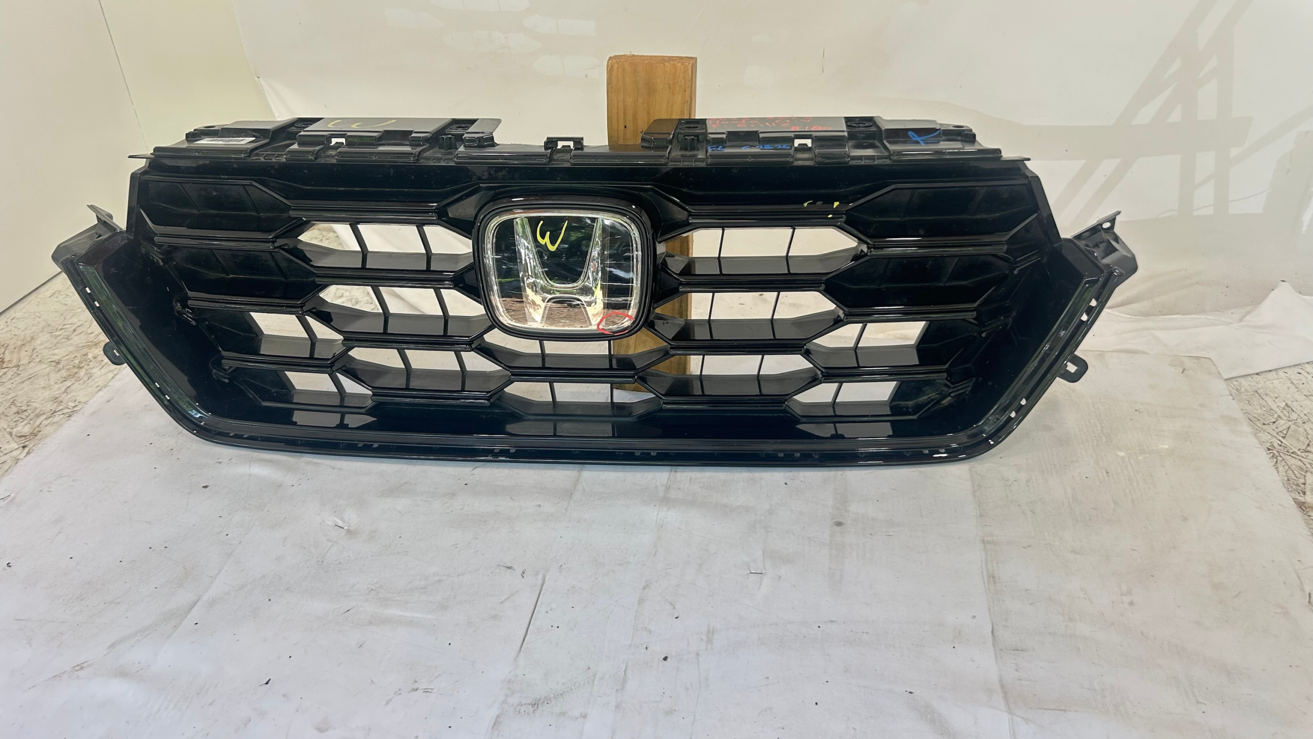 2023-2025 Honda CR-V Grille w/ radar emblem