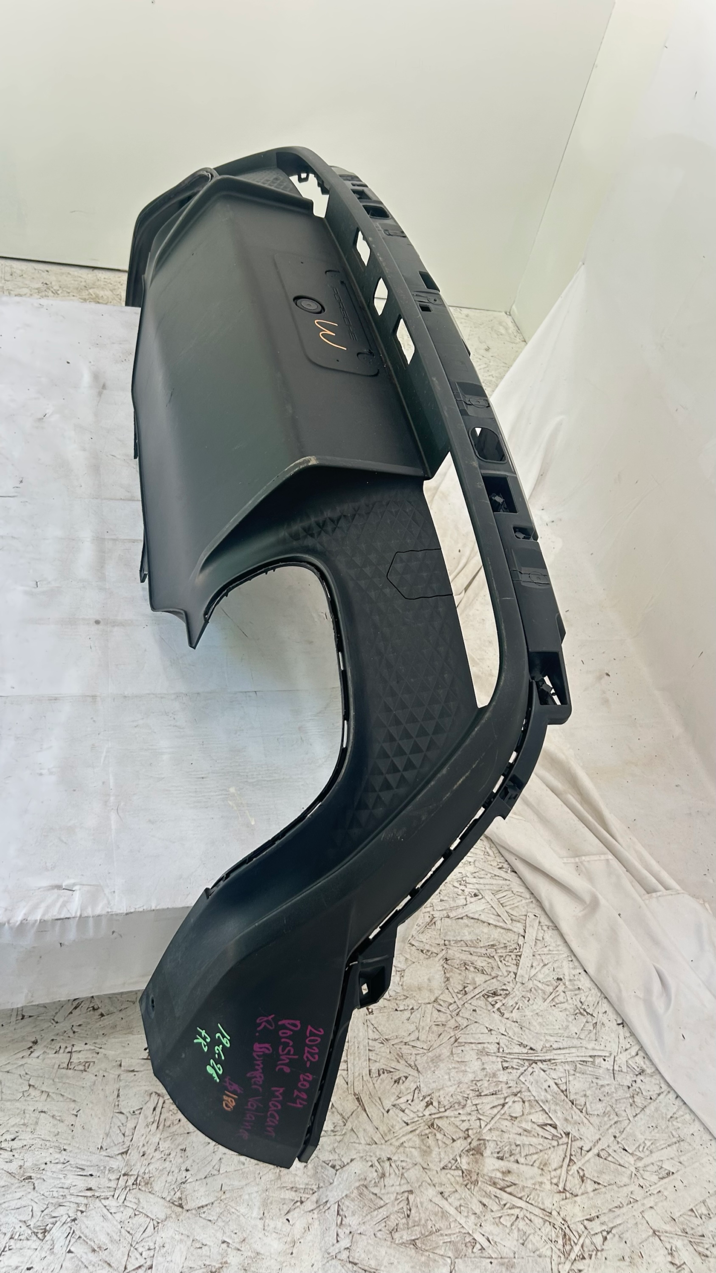 2022-2024 Porsche Macan Rear bumper lower valance