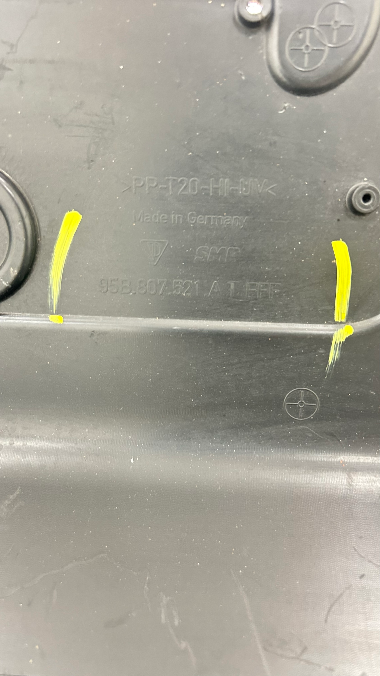 2022-2024 Porsche Macan Rear bumper lower valance