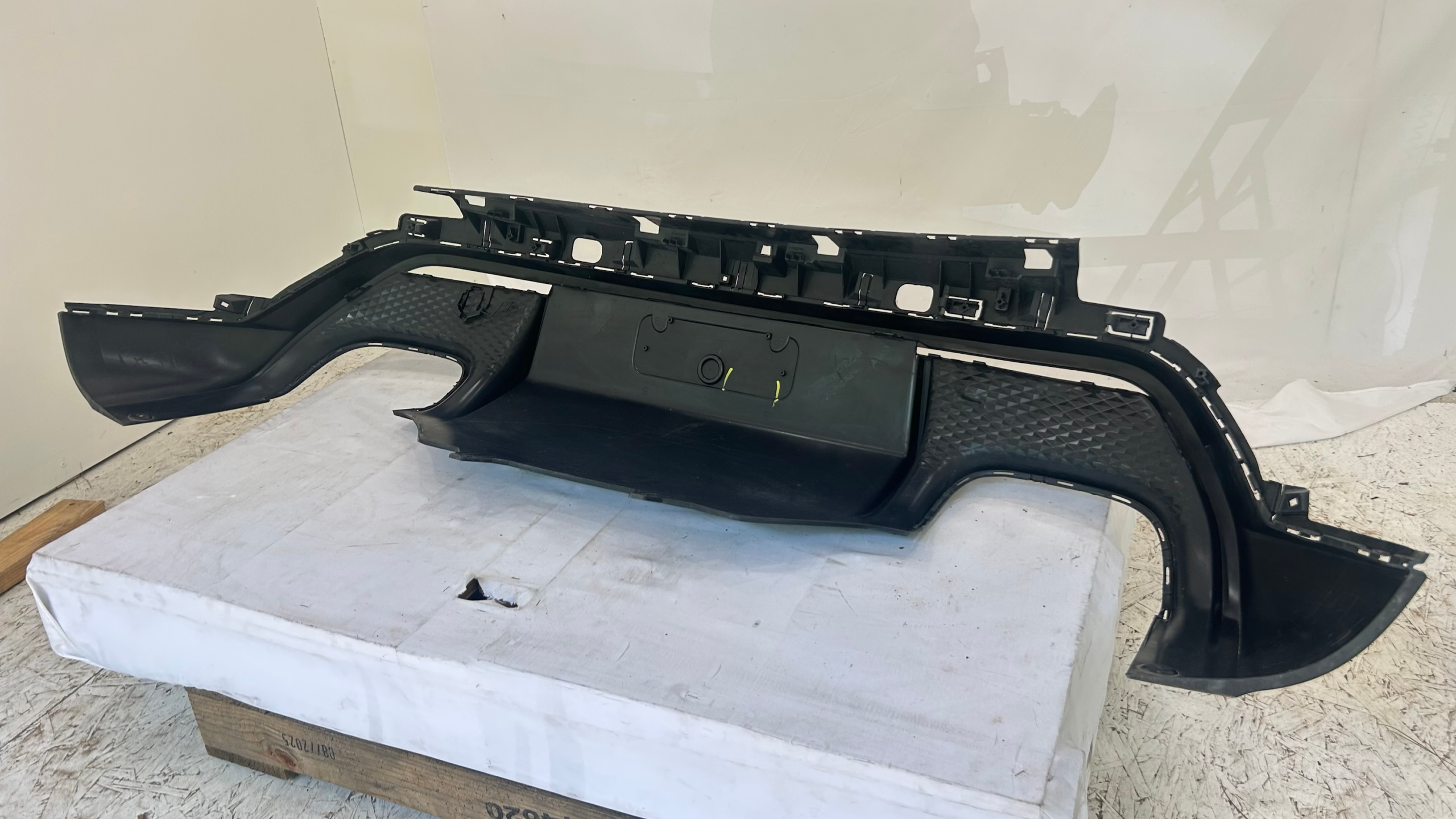 2022-2024 Porsche Macan Rear bumper lower valance