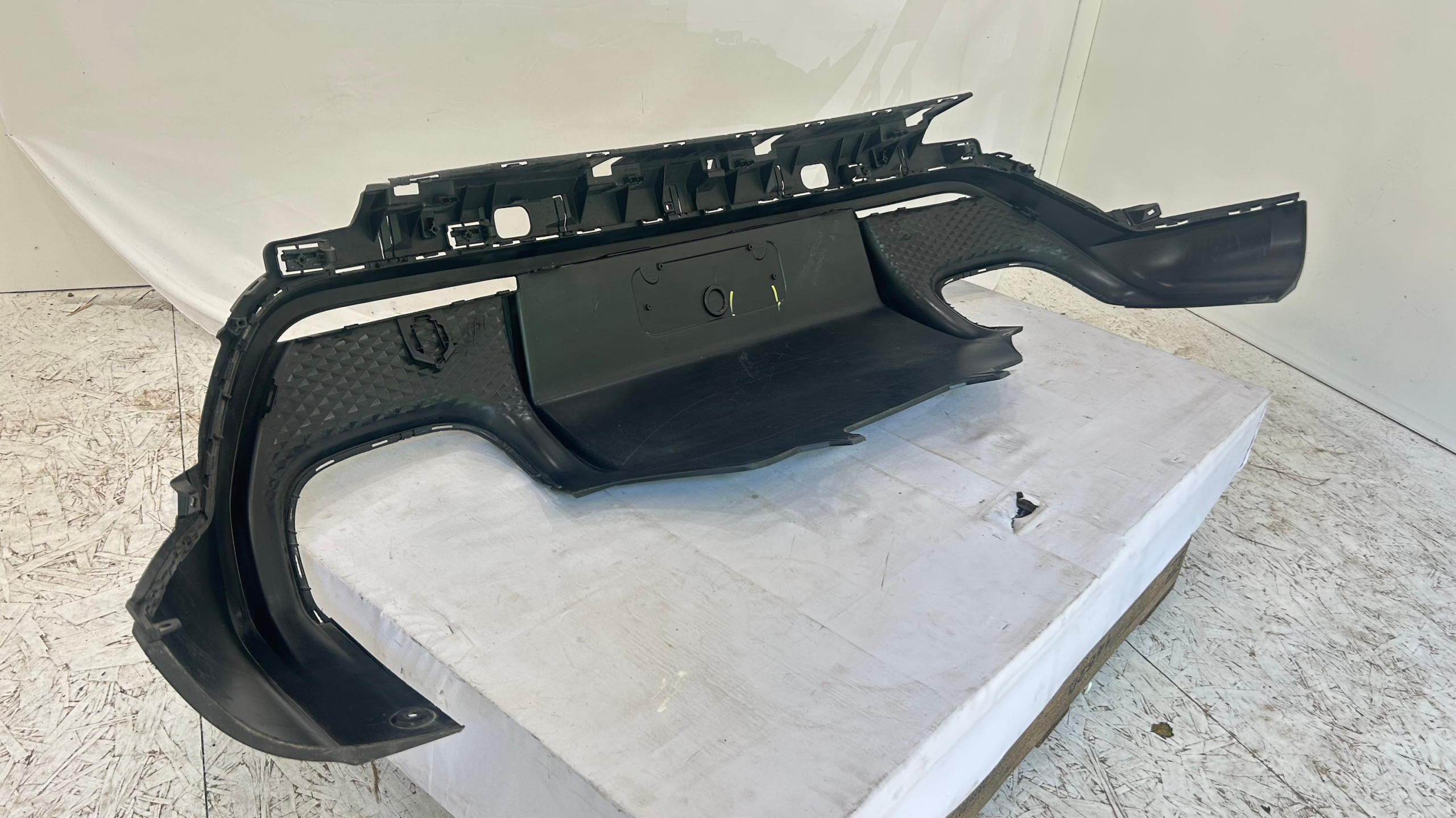 2022-2024 Porsche Macan Rear bumper lower valance