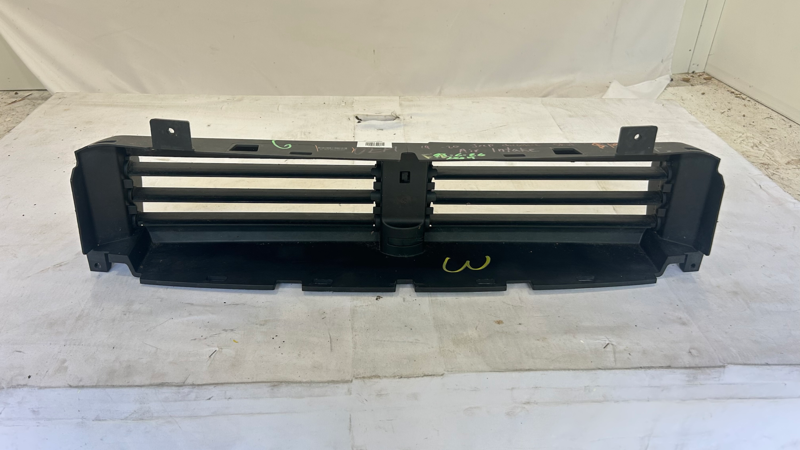 2019-2023 Jeep Cherokee Air Shutter