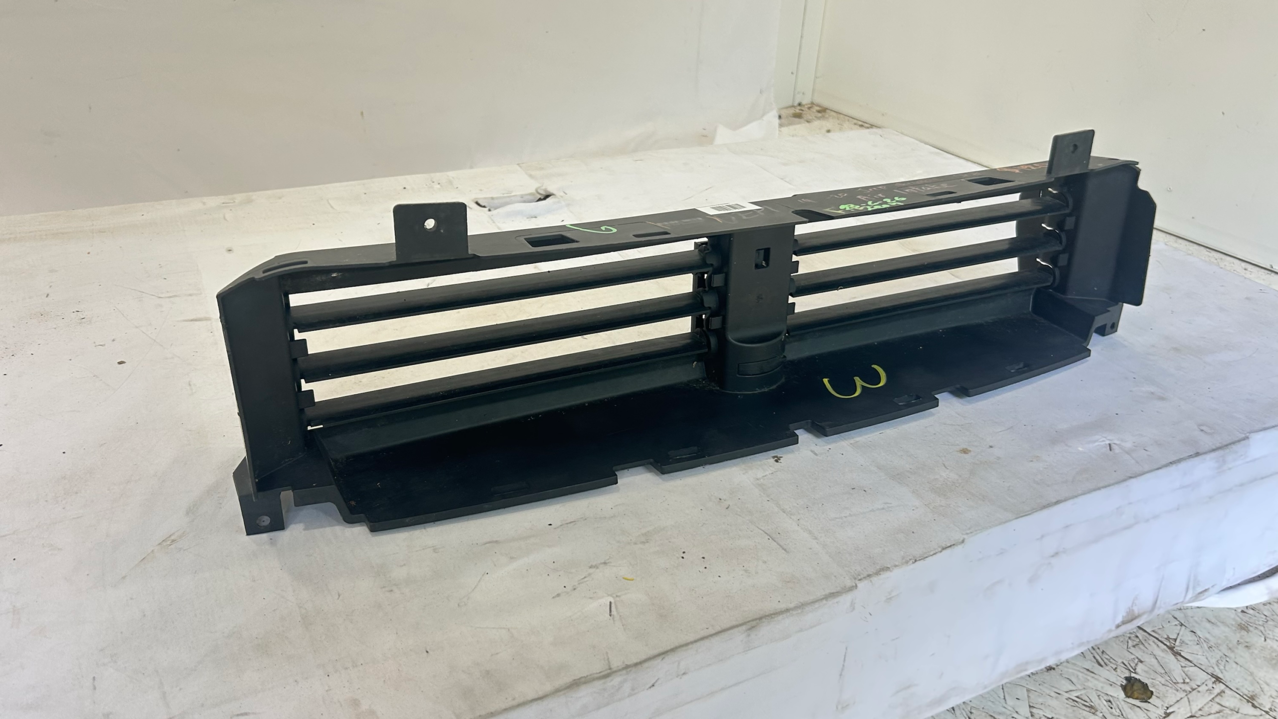 2019-2023 Jeep Cherokee Air Shutter