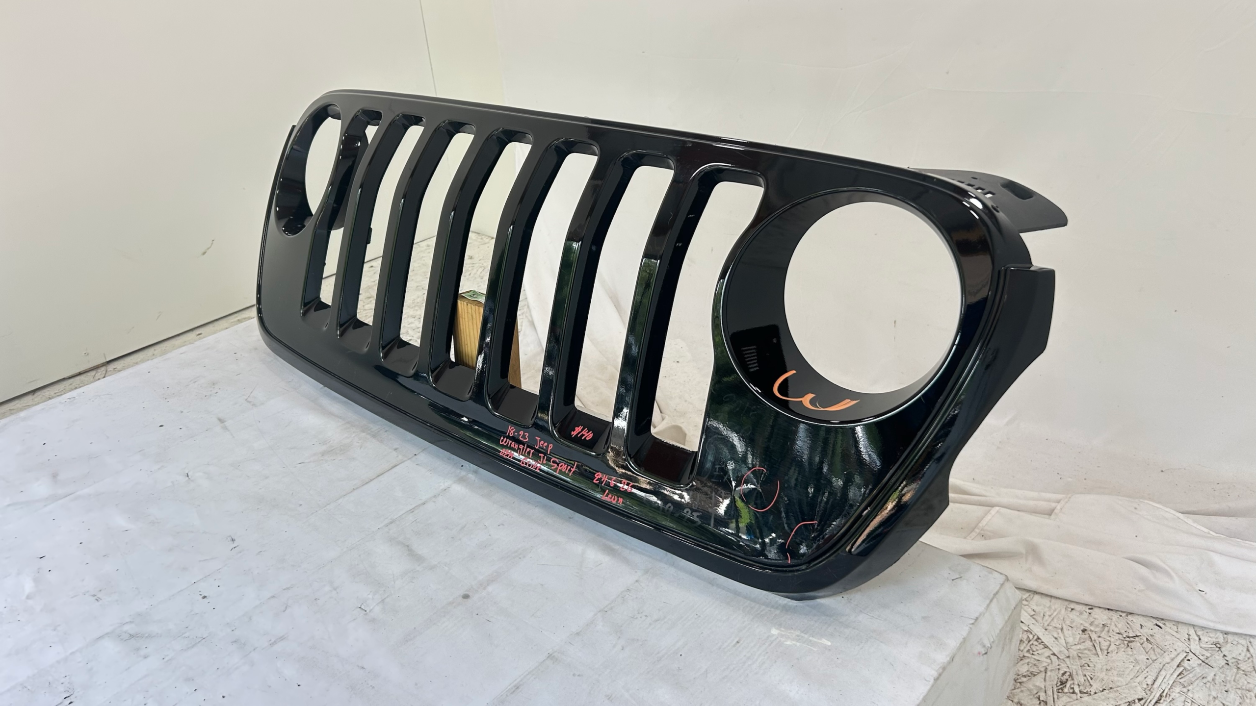 2018-2023 Jeep Wrangler JL Sport Grille