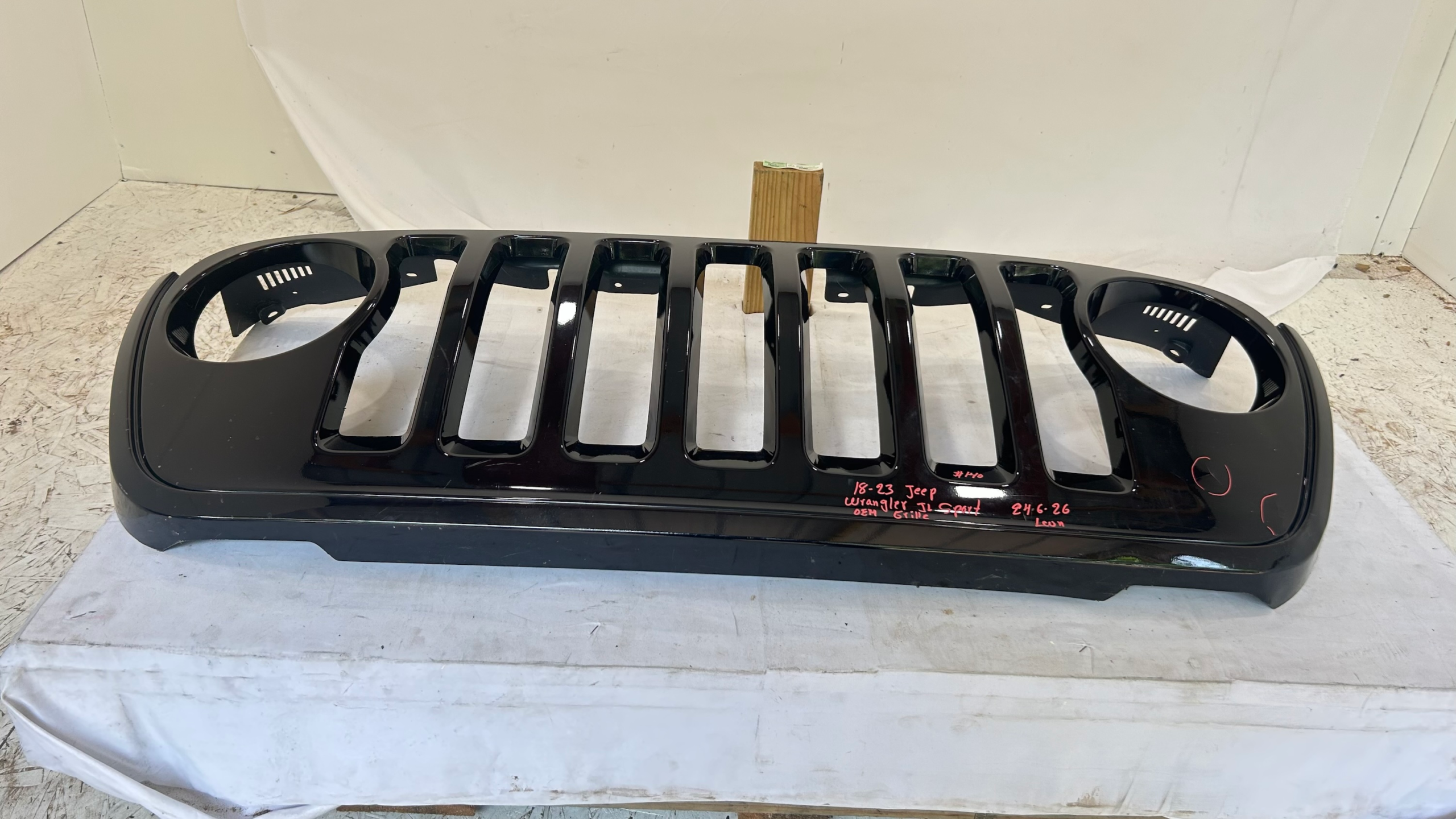 2018-2023 Jeep Wrangler JL Sport Grille