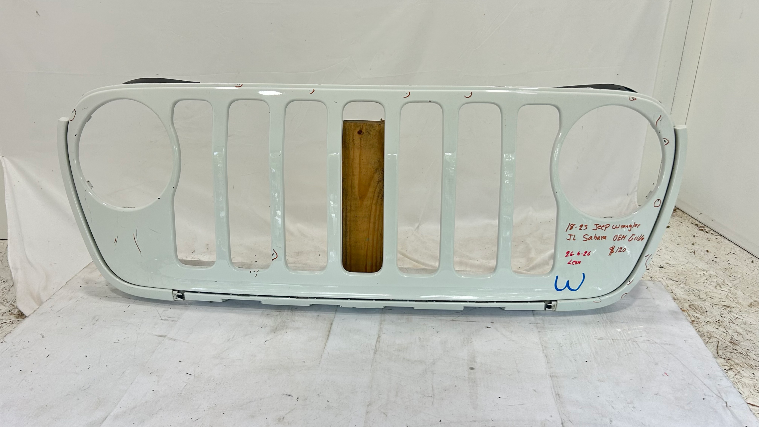 2018-2023 Jeep Wrangler JL Sahara White Grille