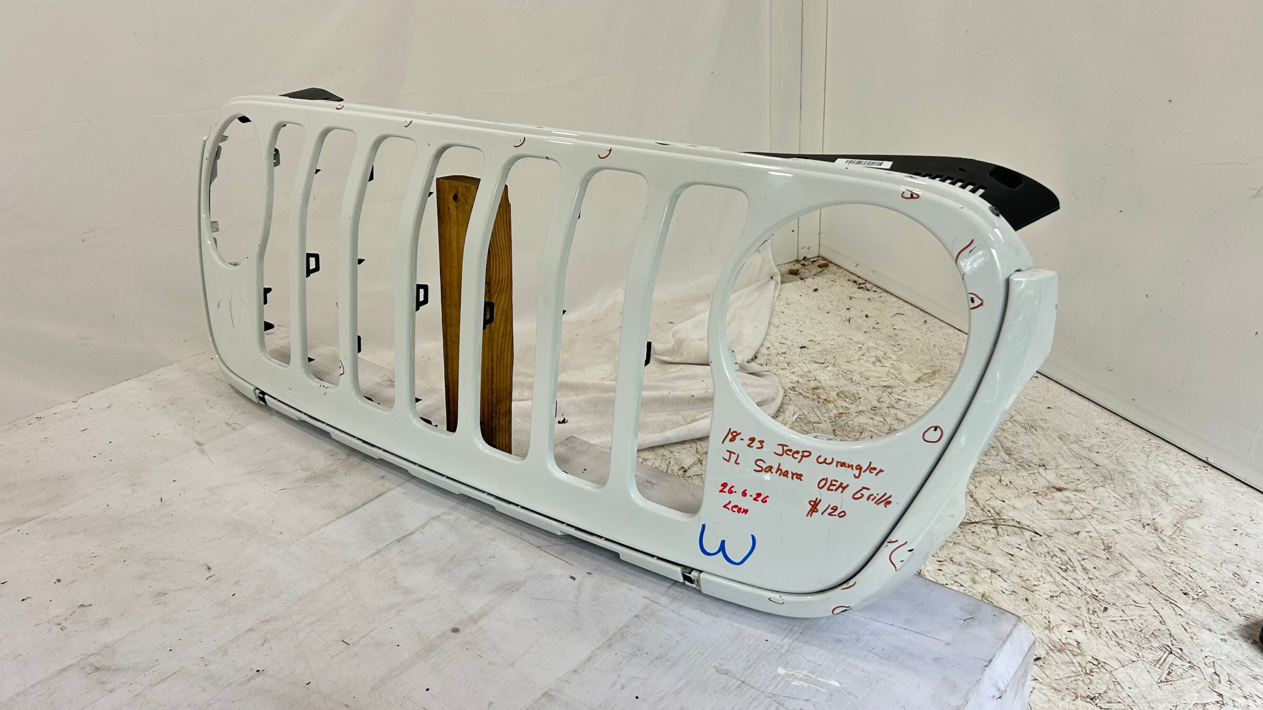 2018-2023 Jeep Wrangler JL Sahara White Grille