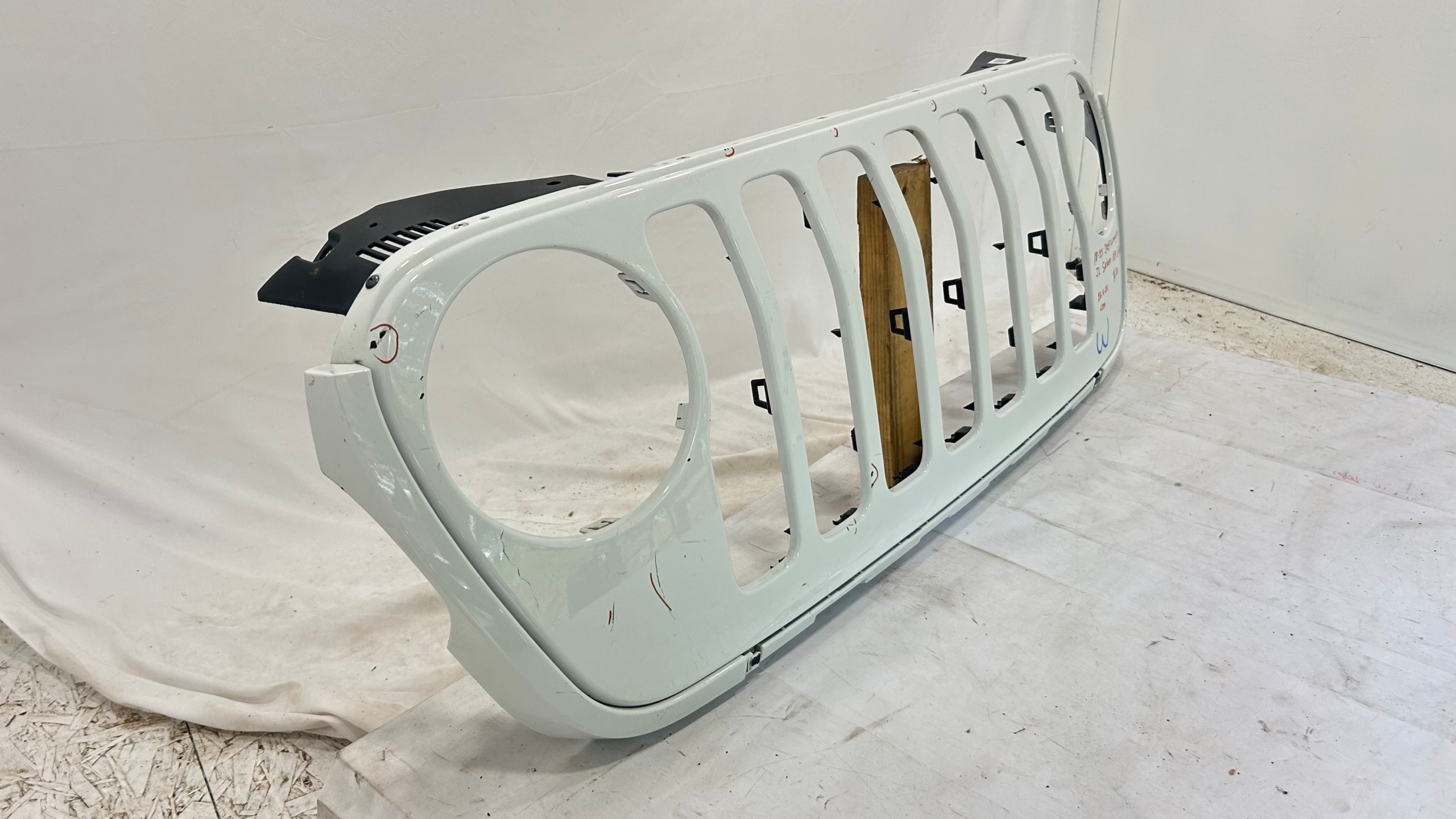 2018-2023 Jeep Wrangler JL Sahara White Grille