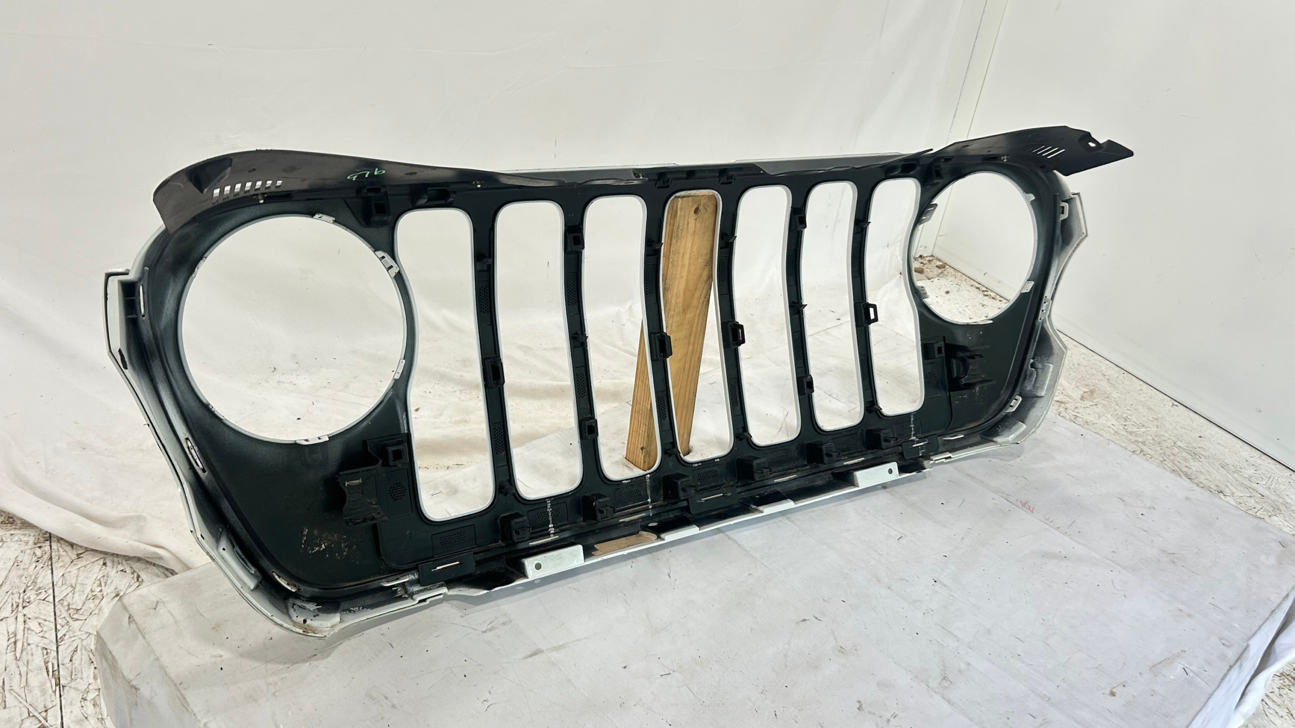 2018-2023 Jeep Wrangler JL Sahara White Grille