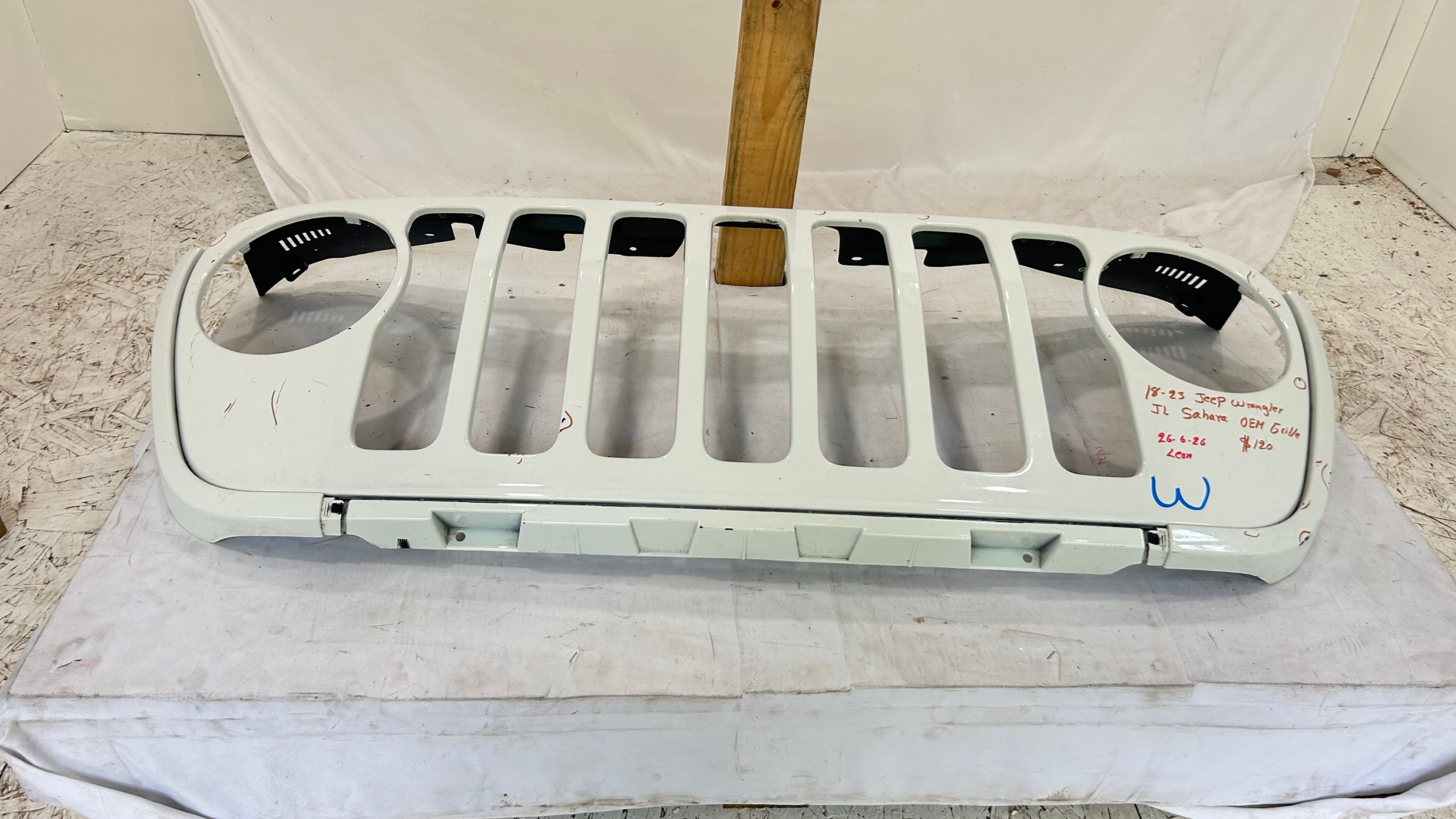 2018-2023 Jeep Wrangler JL Sahara White Grille