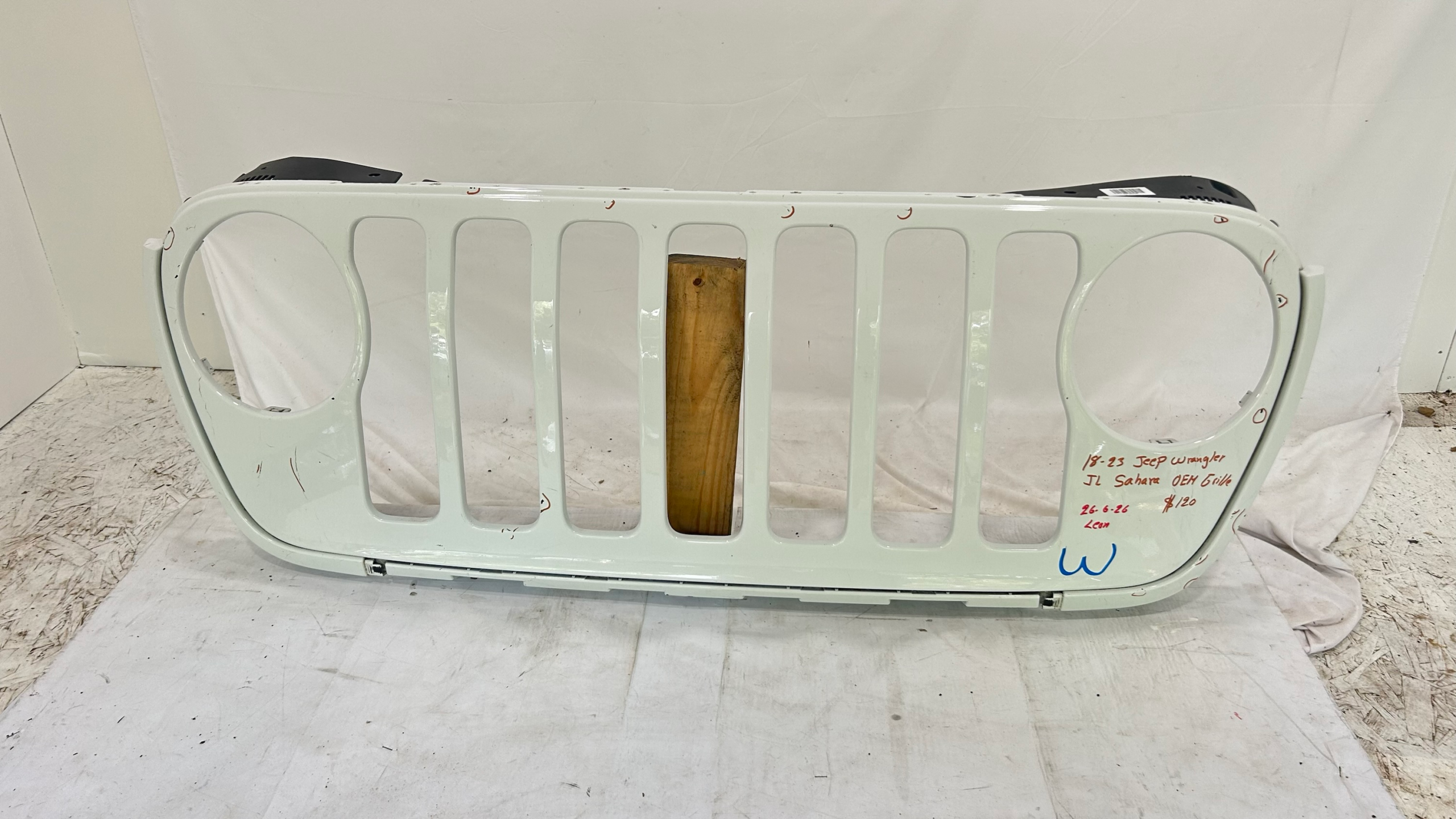 2018-2023 Jeep Wrangler JL Sahara White Grille