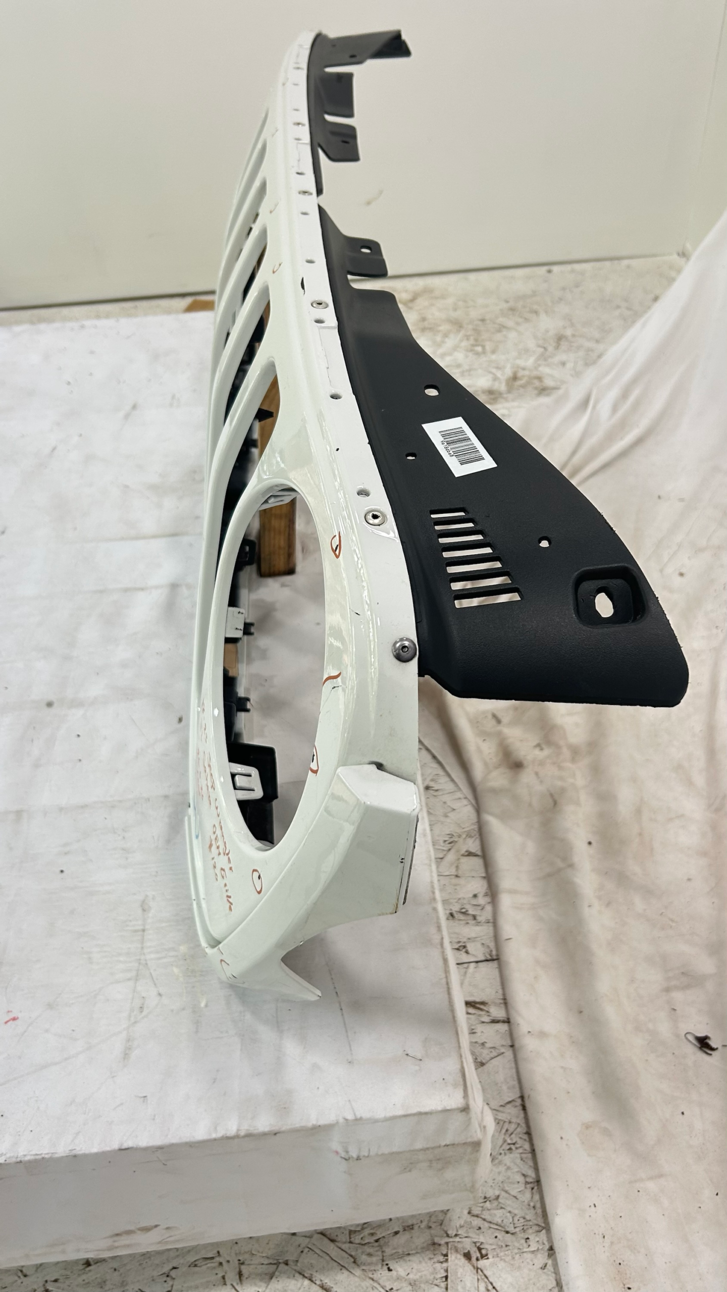 2018-2023 Jeep Wrangler JL Sahara White Grille