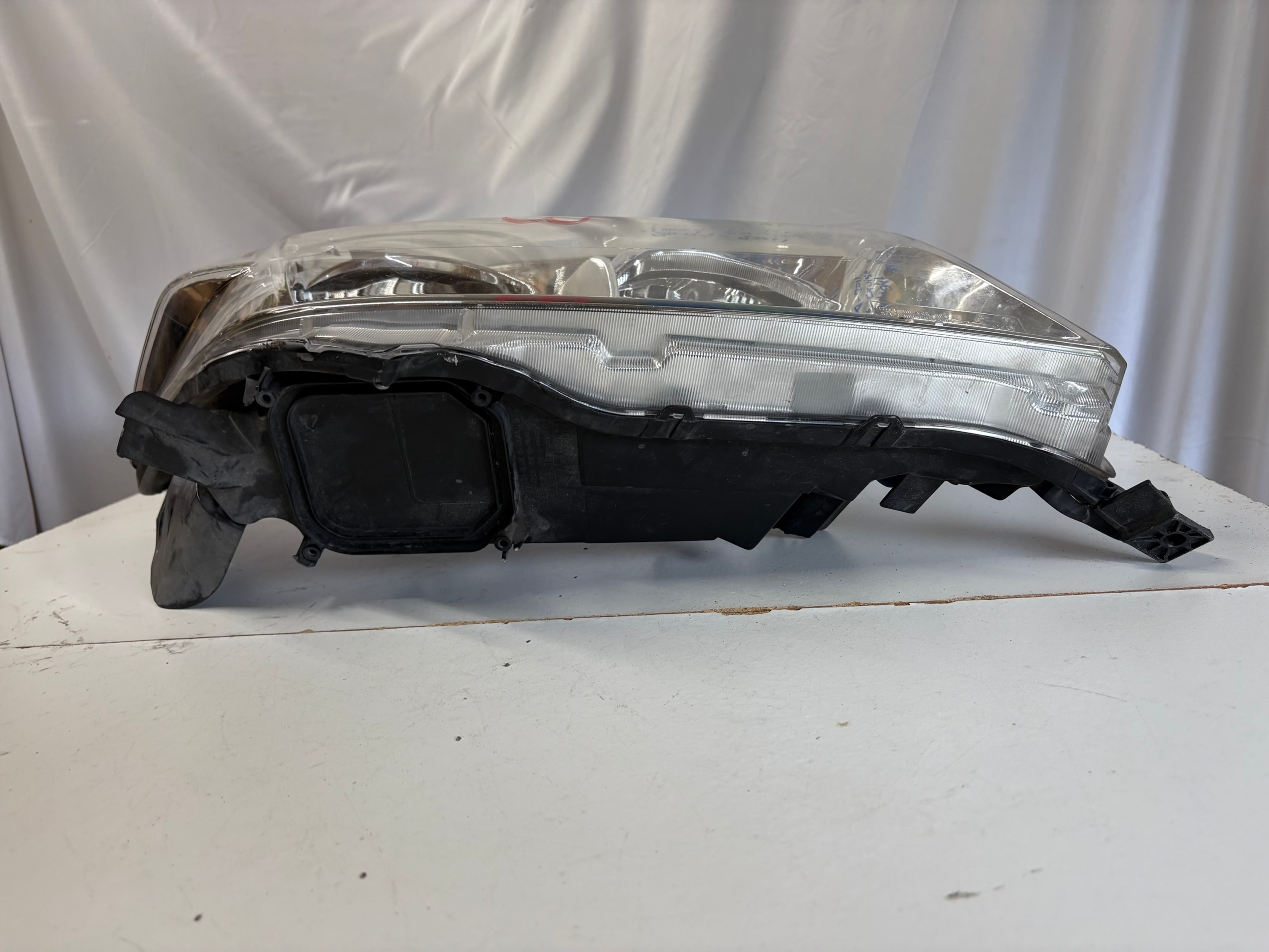 2007-2011 Toyota Land Cruiser Passenger Headlight Halogen