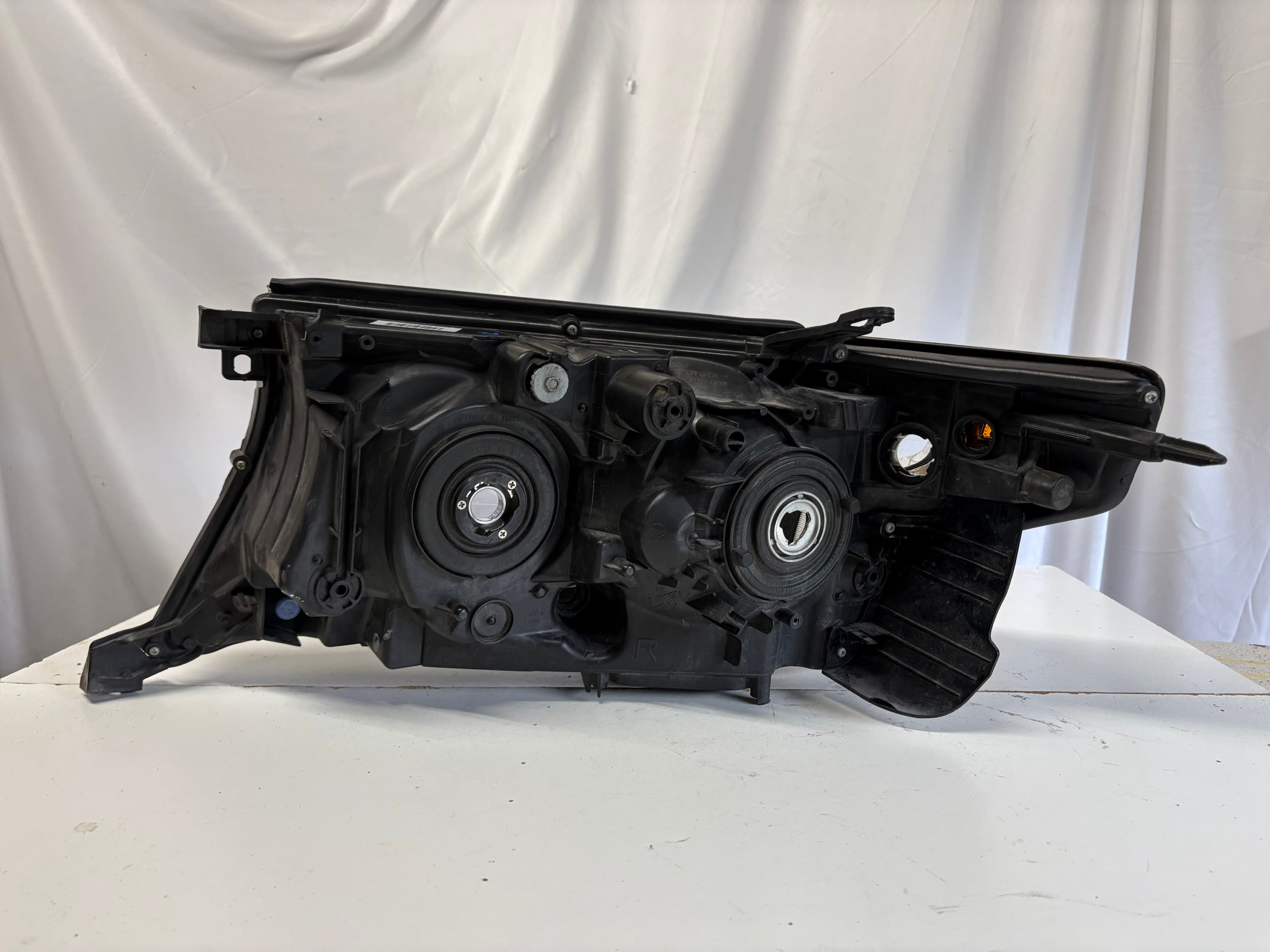 2007-2011 Toyota Land Cruiser Passenger Headlight Halogen