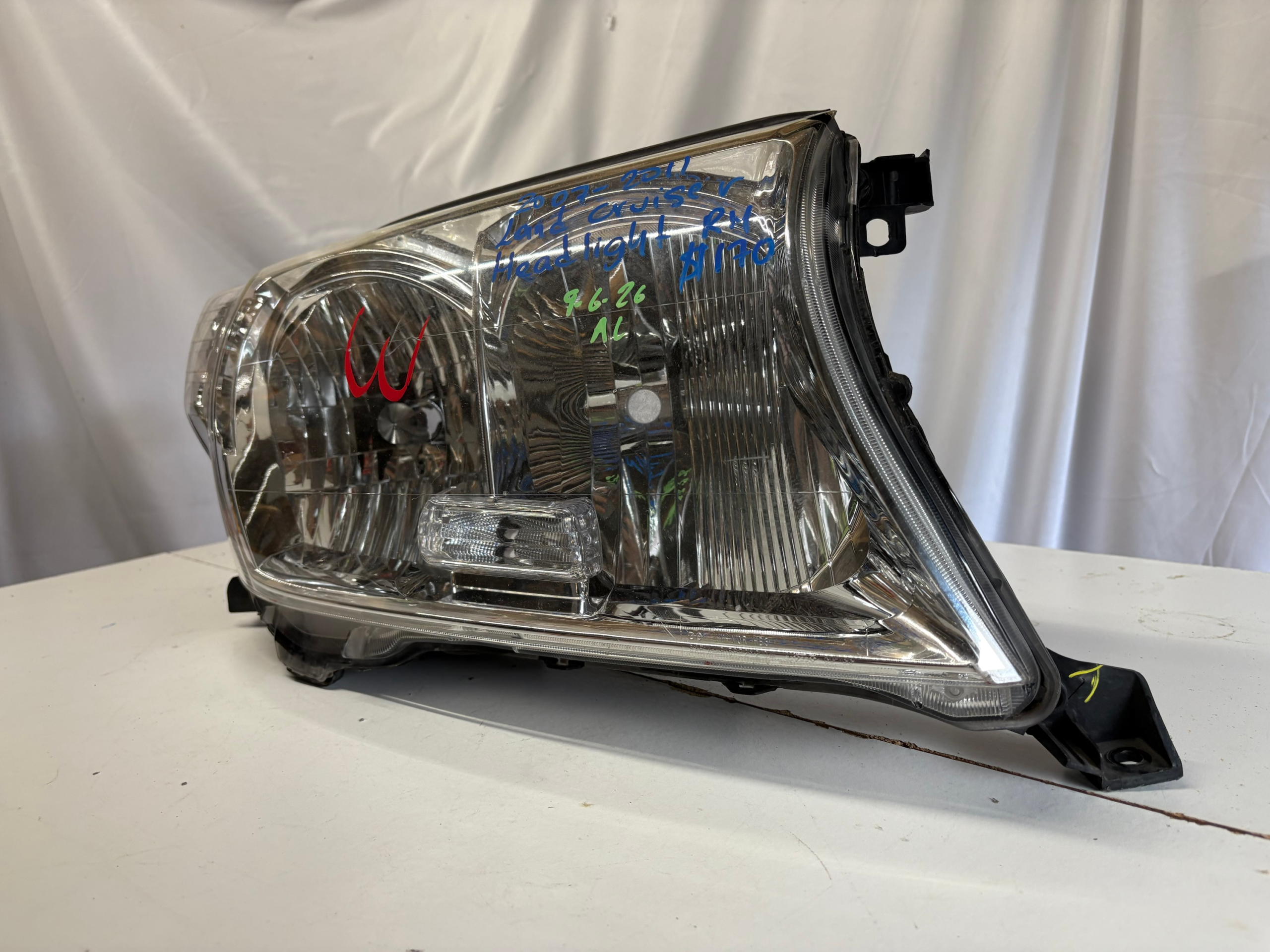 2007-2011 Toyota Land Cruiser Passenger Headlight Halogen