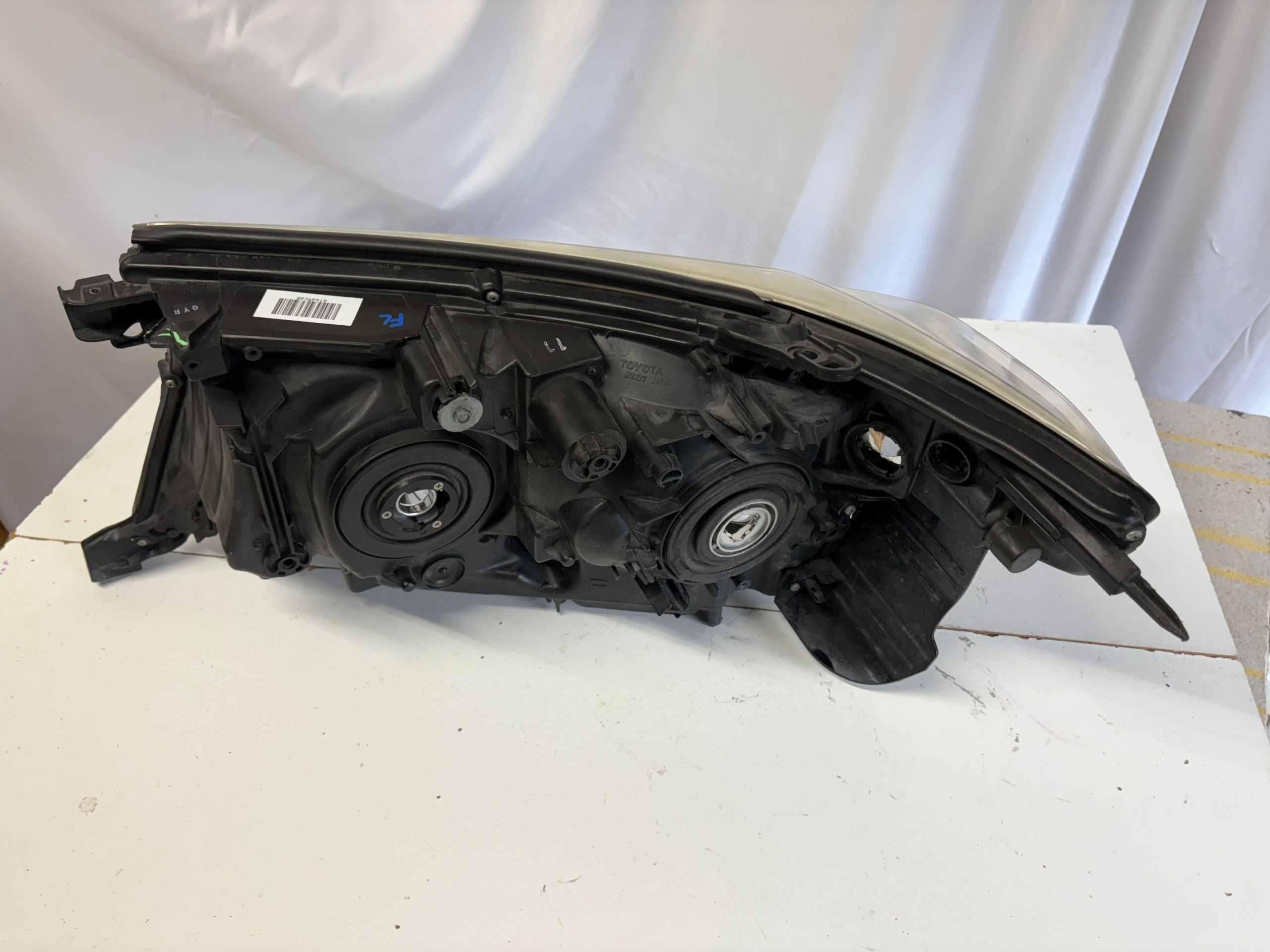 2007-2011 Toyota Land Cruiser Passenger Headlight Halogen
