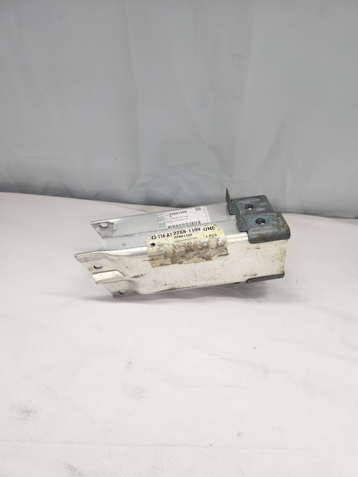 2013-2020 Cadillac XTS & Chevrolet Impala Driver Side Front Bumper Bracket