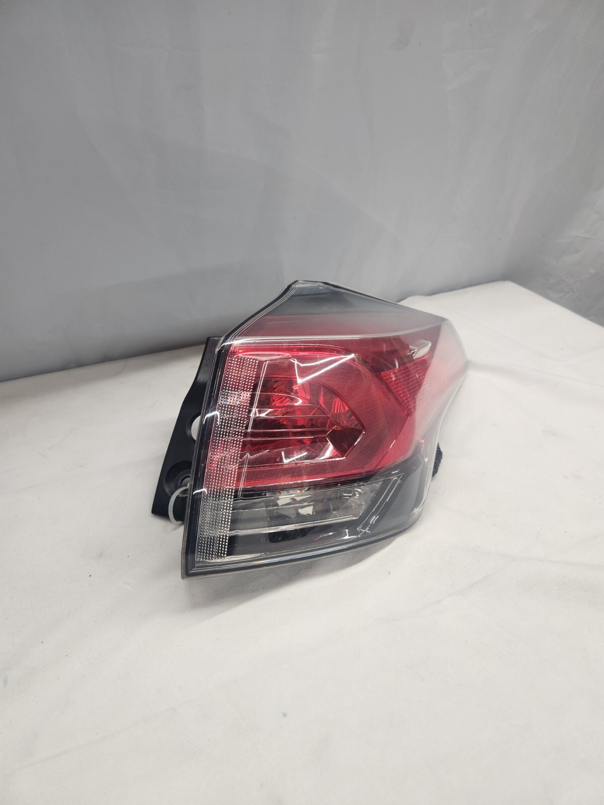 2016 - 2018 Toyota RAV4 Passenger Side Taillight