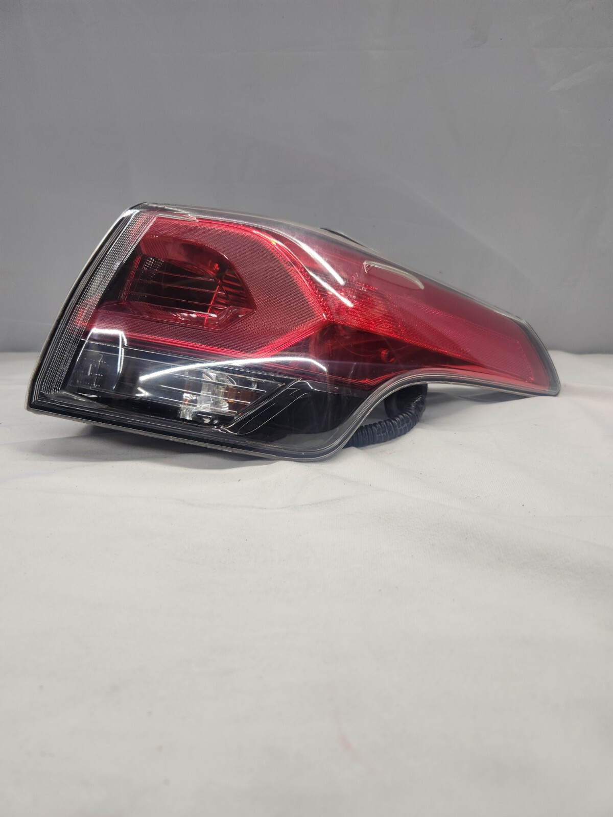 2016 - 2018 Toyota RAV4 Passenger Side Taillight