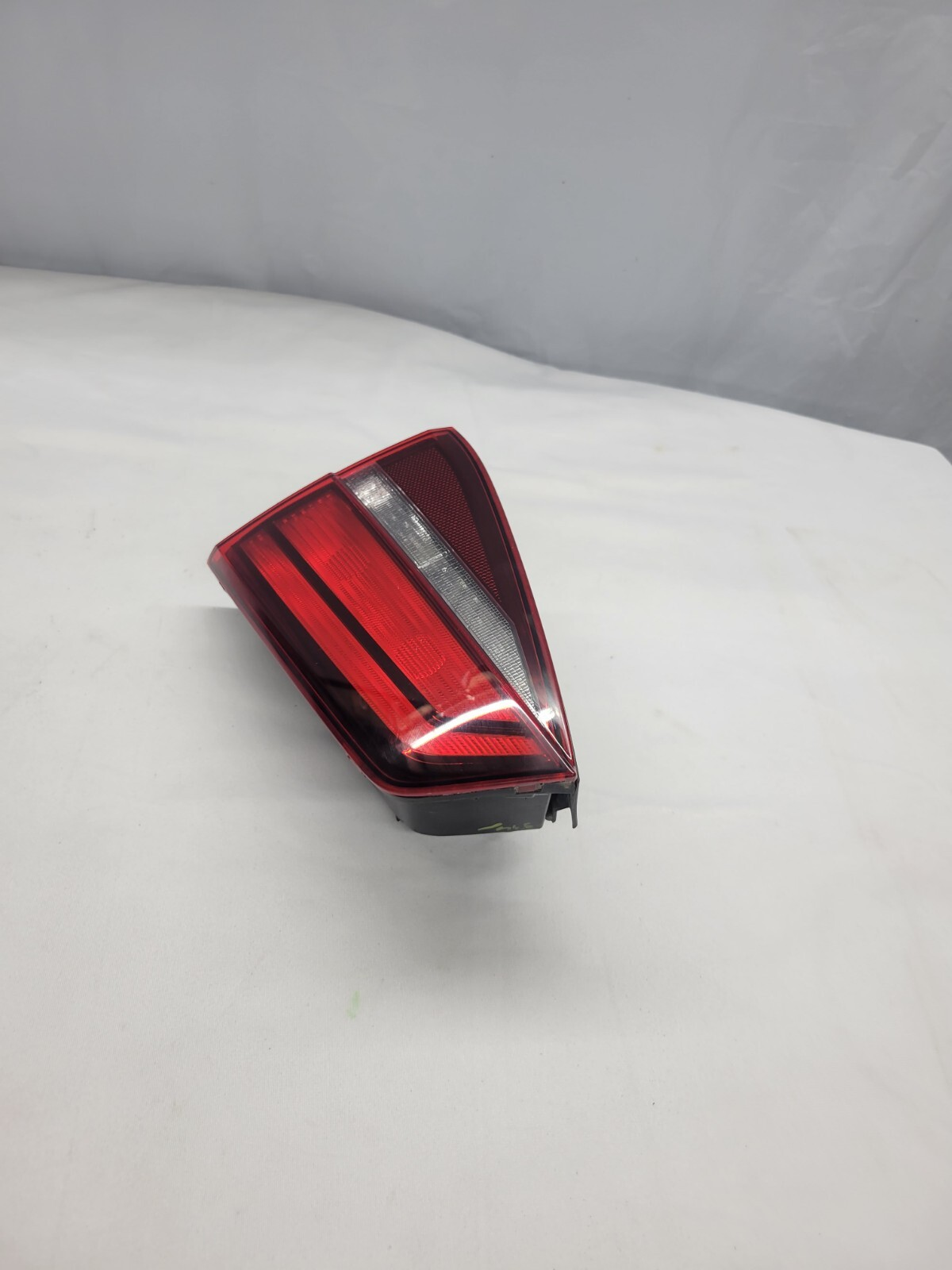 2015 - 2018 Volkswagen Jetta Passenger Side Inner Taillight