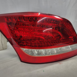 2011-2013 Hyundai Equus Driver Taillight - Image 2
