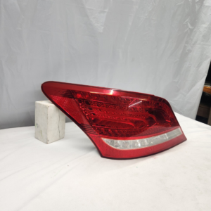 2011-2013 Hyundai Equus Driver Taillight - Image 7