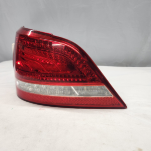 2011-2013 Hyundai Equus Driver Taillight - Image 6