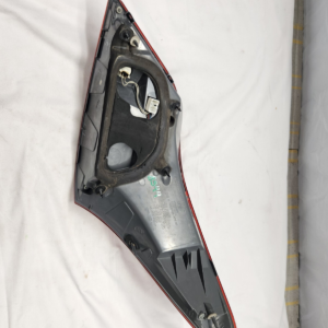 2011-2013 Hyundai Equus Driver Taillight - Image 5