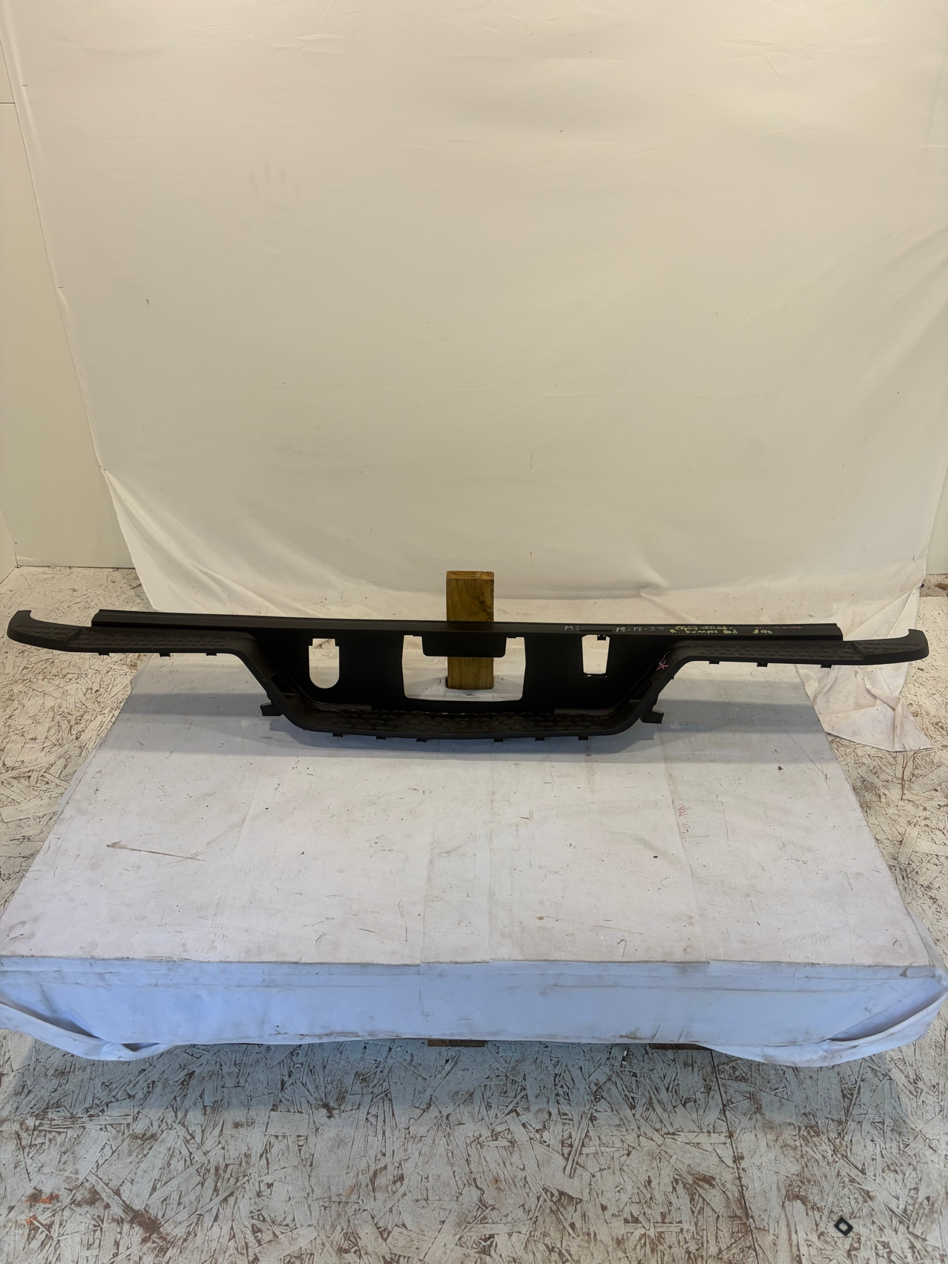 2023-2025 Chevrolet Colorado Rear Bumper Upper Pad