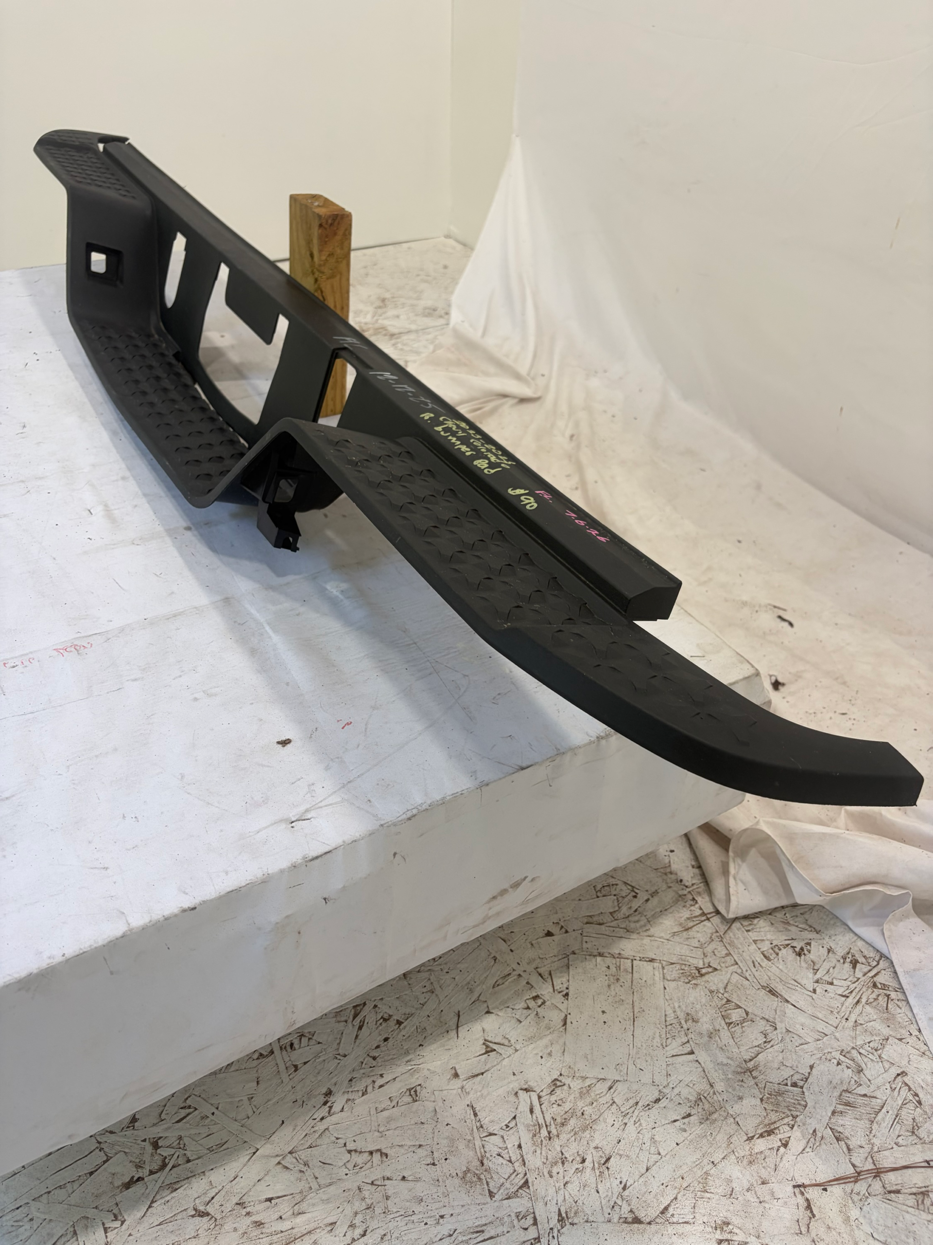 2023-2025 Chevrolet Colorado Rear Bumper Upper Pad