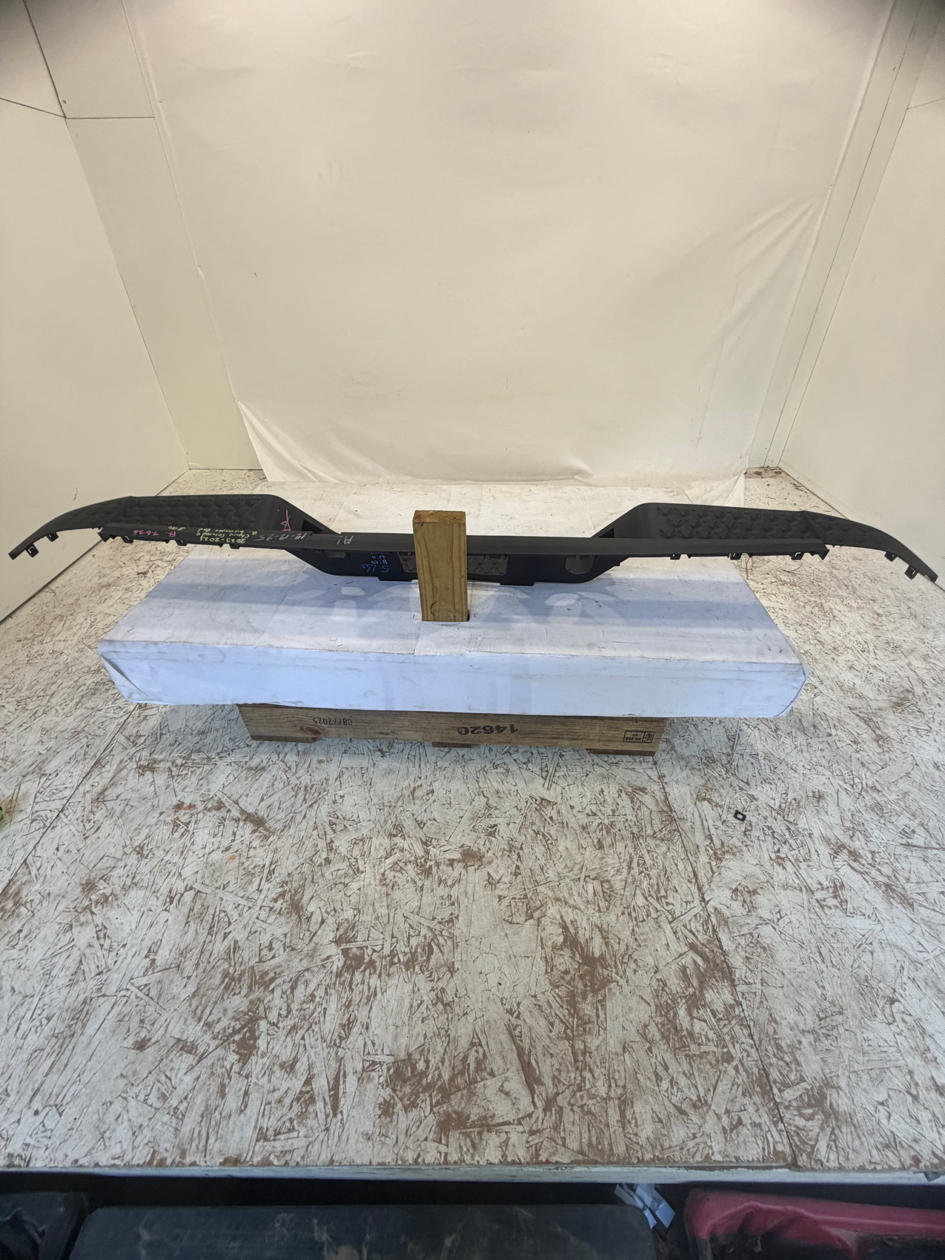 2023-2025 Chevrolet Colorado Rear Bumper Upper Pad