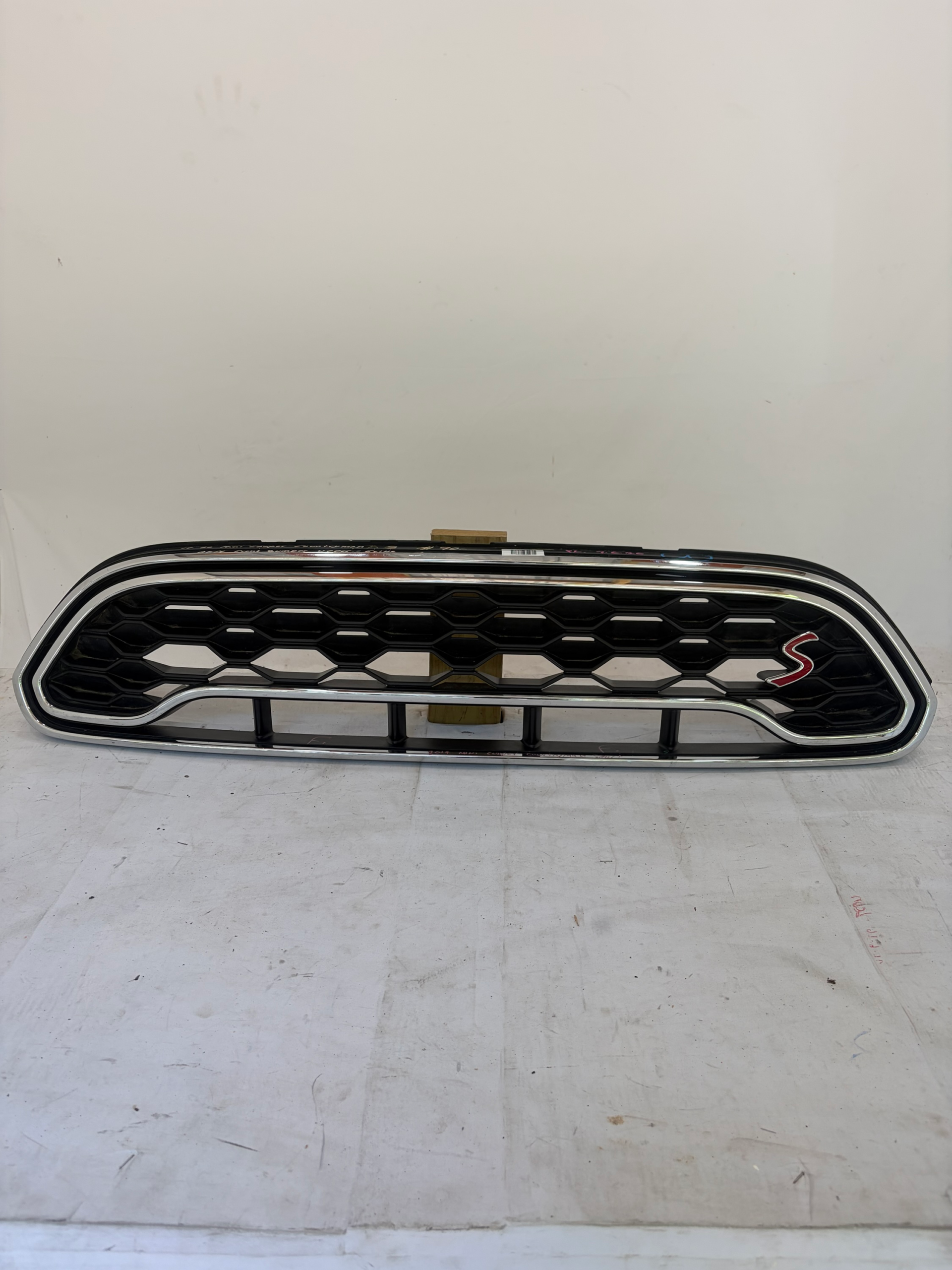 2017-2020 Mini Cooper Countryman S Front Bumper Upper Grille