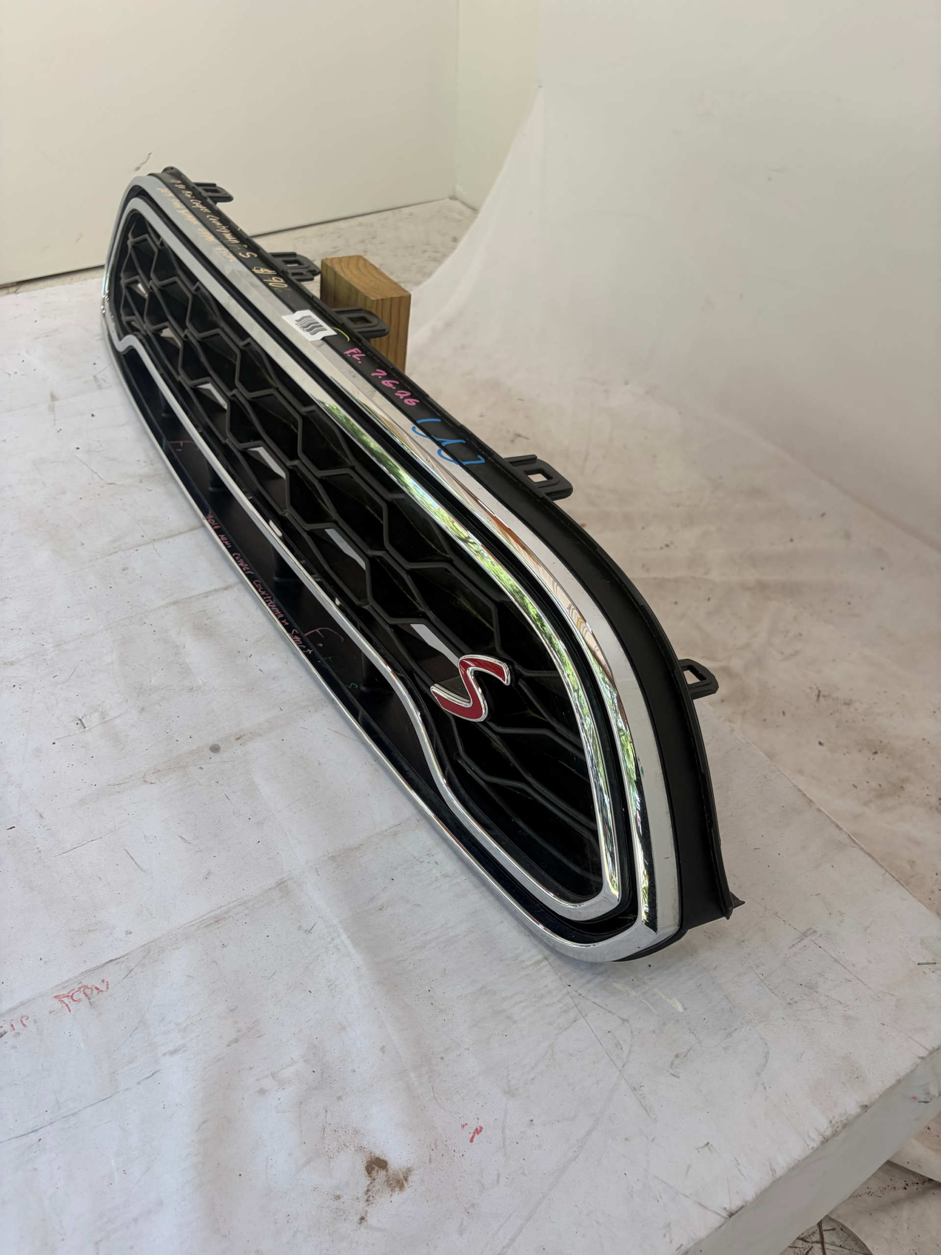 2017-2020 Mini Cooper Countryman S Front Bumper Upper Grille