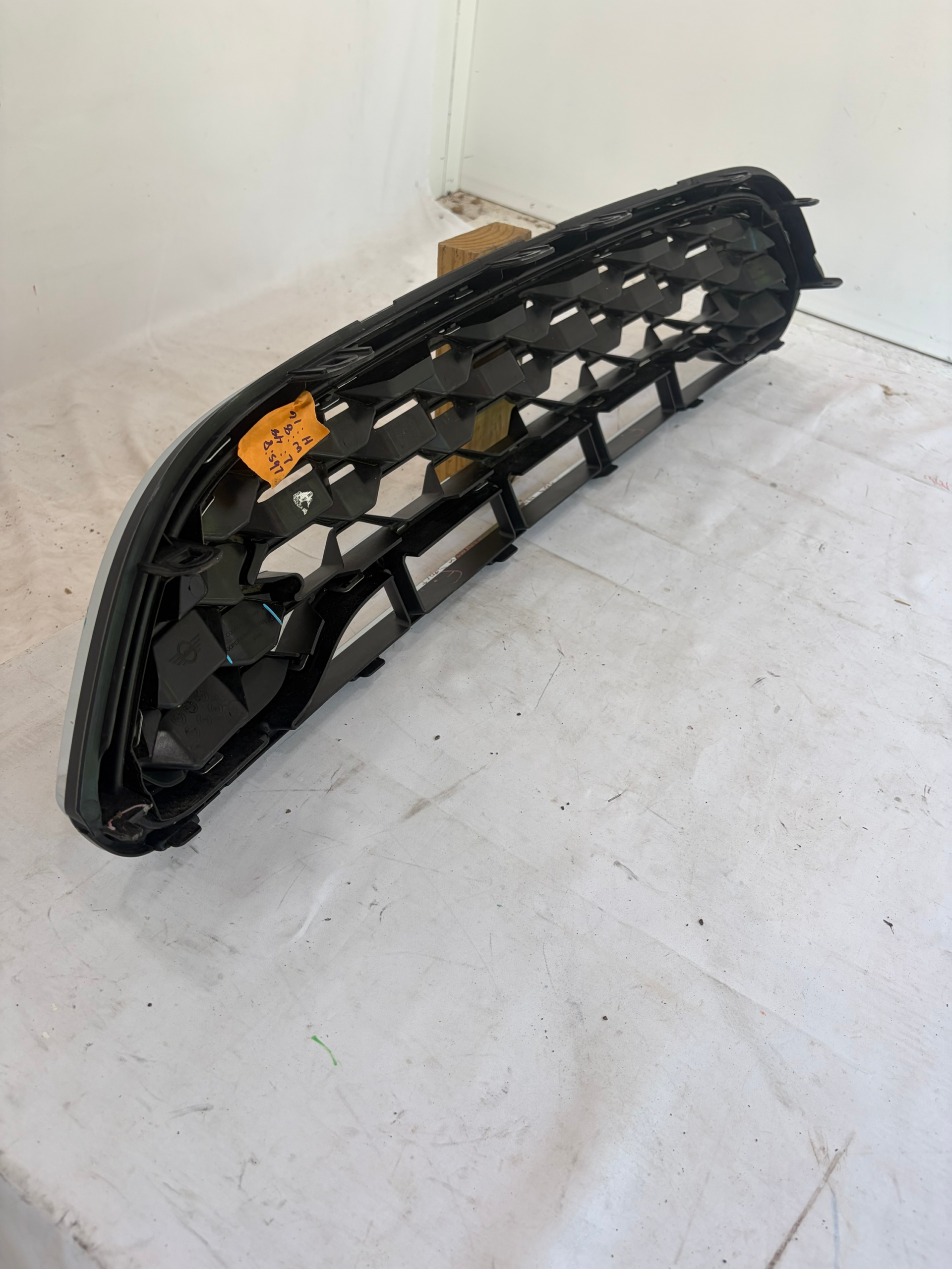 2017-2020 Mini Cooper Countryman S Front Bumper Upper Grille