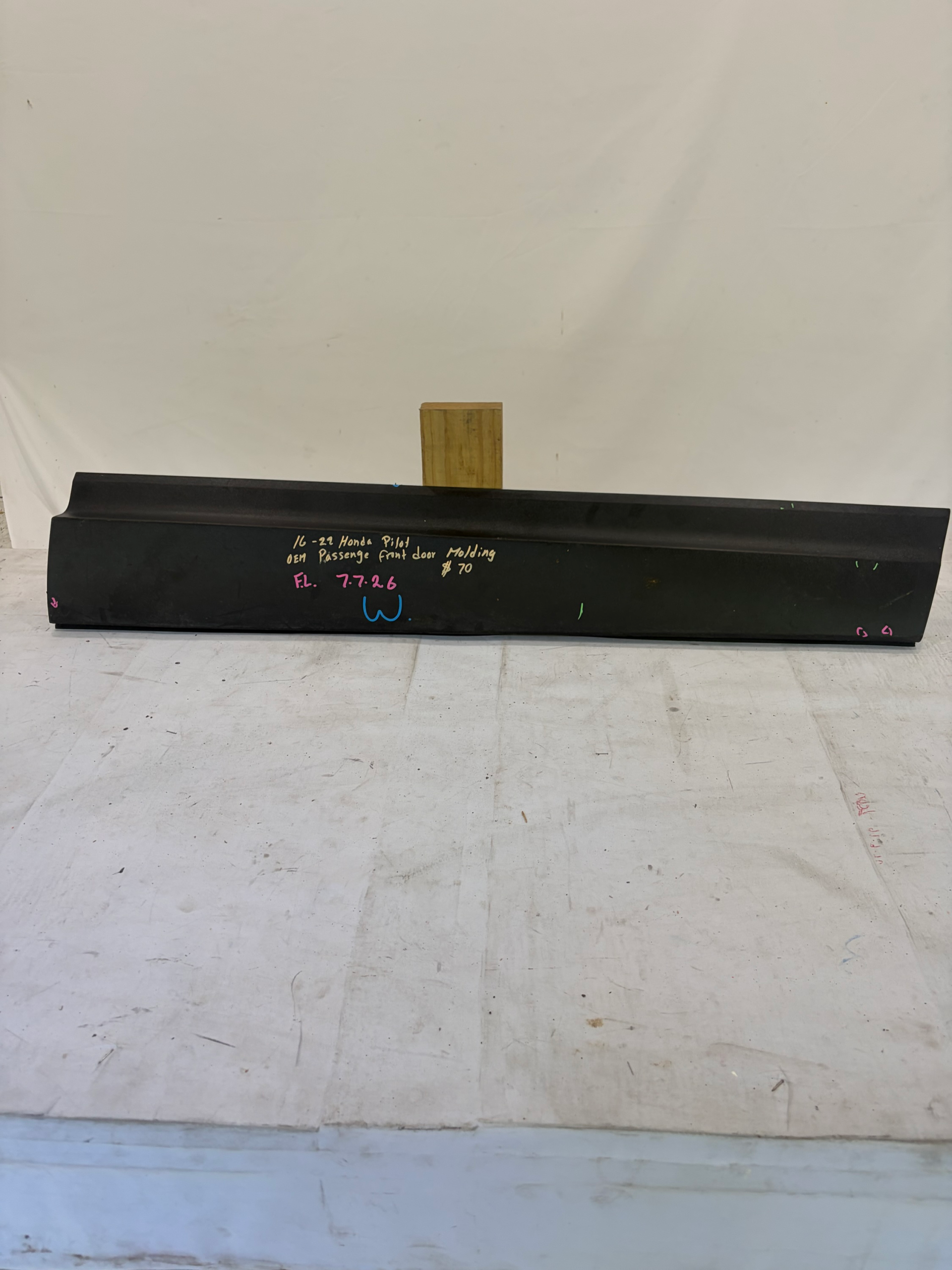 2016-2022 Honda Pilot Passenger Side Front Door Molding RH