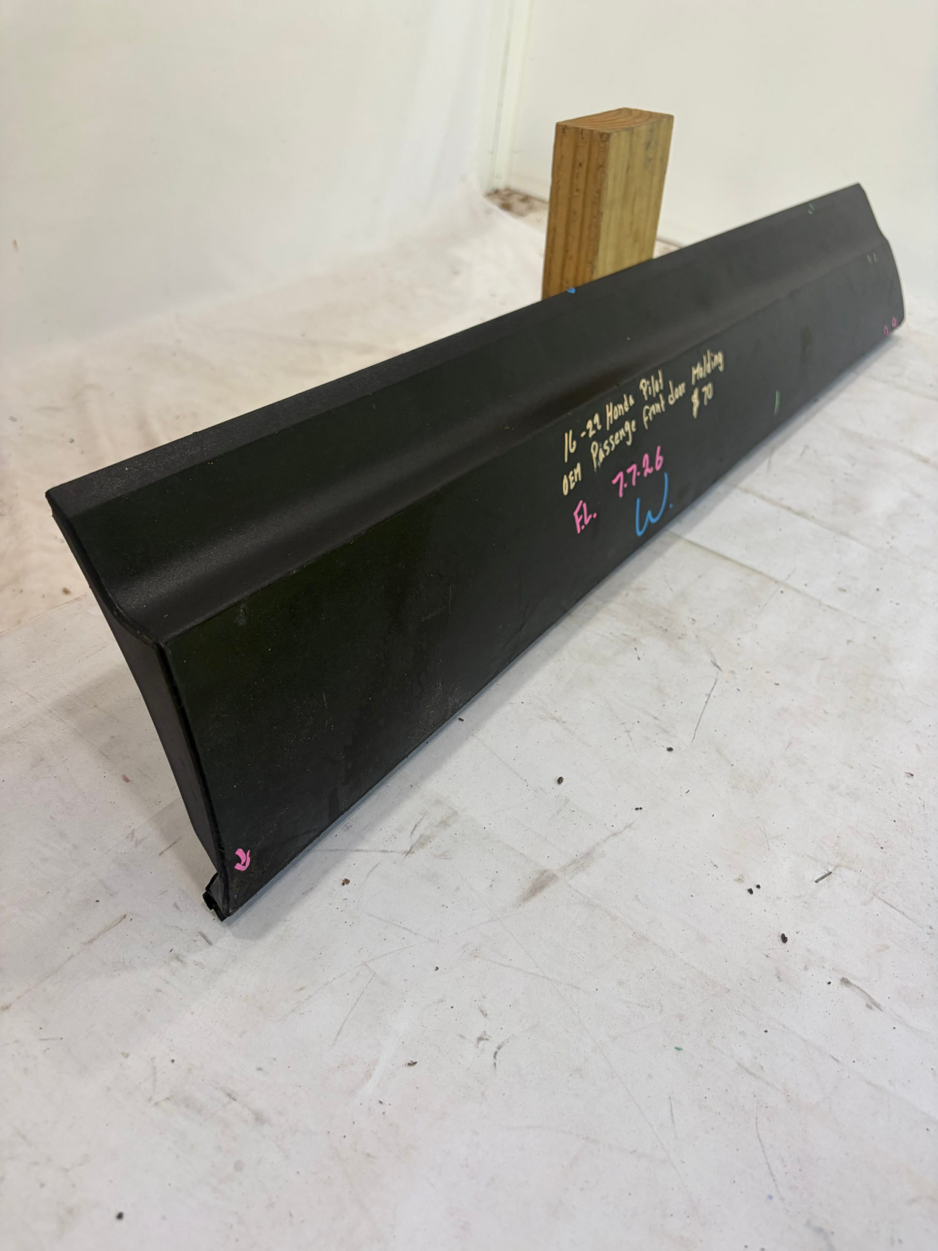 2016-2022 Honda Pilot Passenger Side Front Door Molding RH