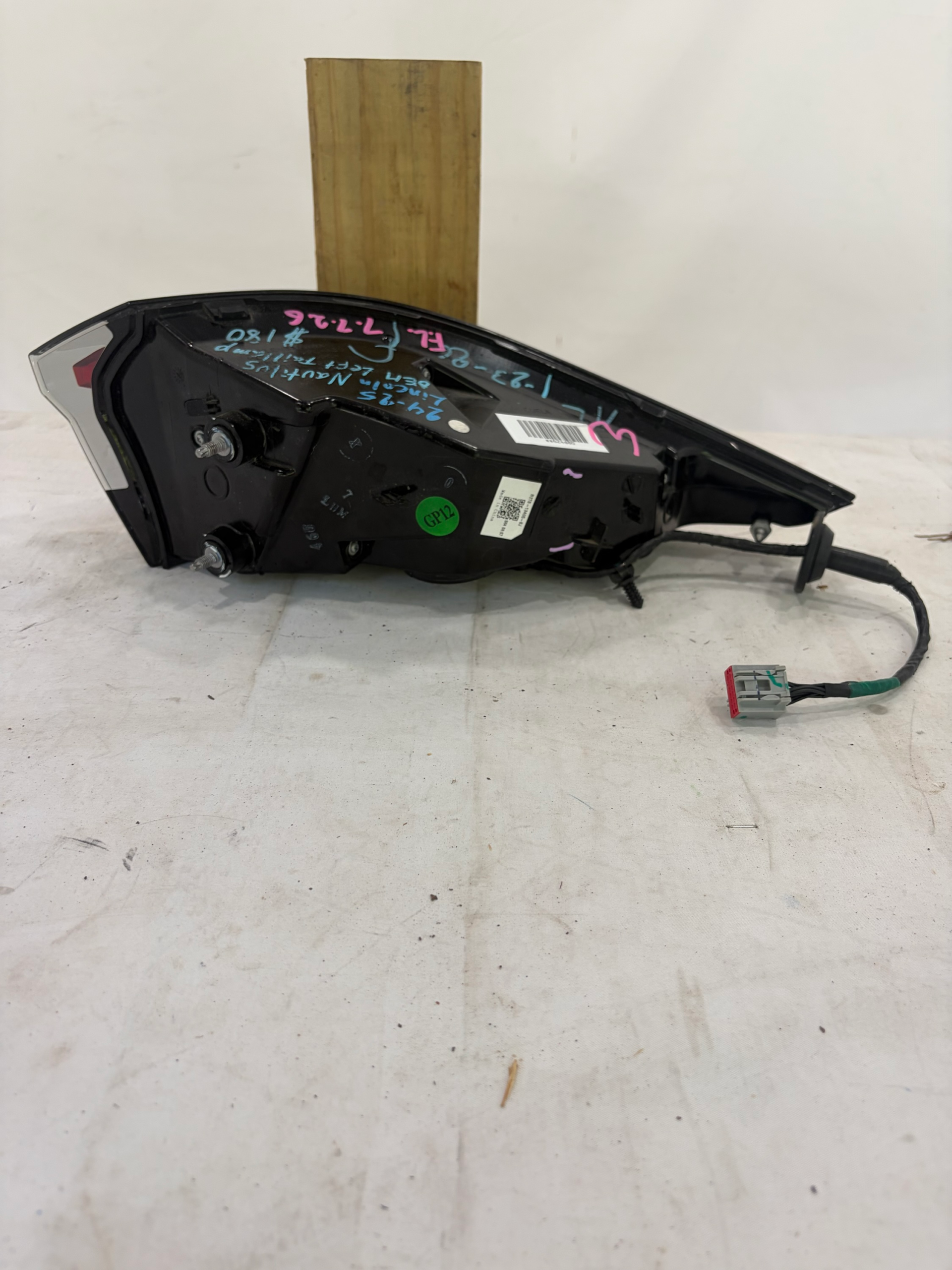 2024-2025 Lincoln Nautilus Driver Side Taillight LH
